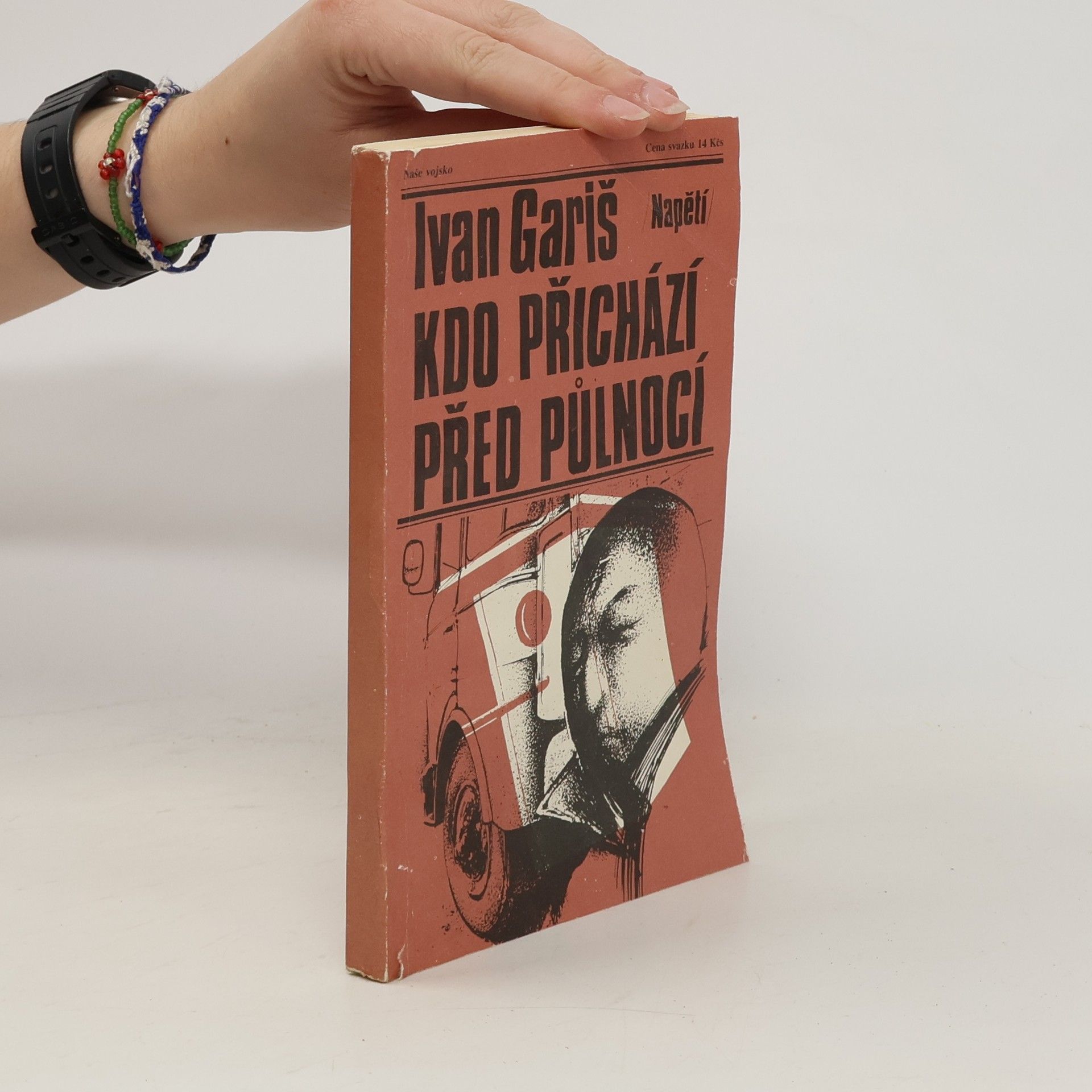 Ivan Gariš Kdo přichází před půlnocí
