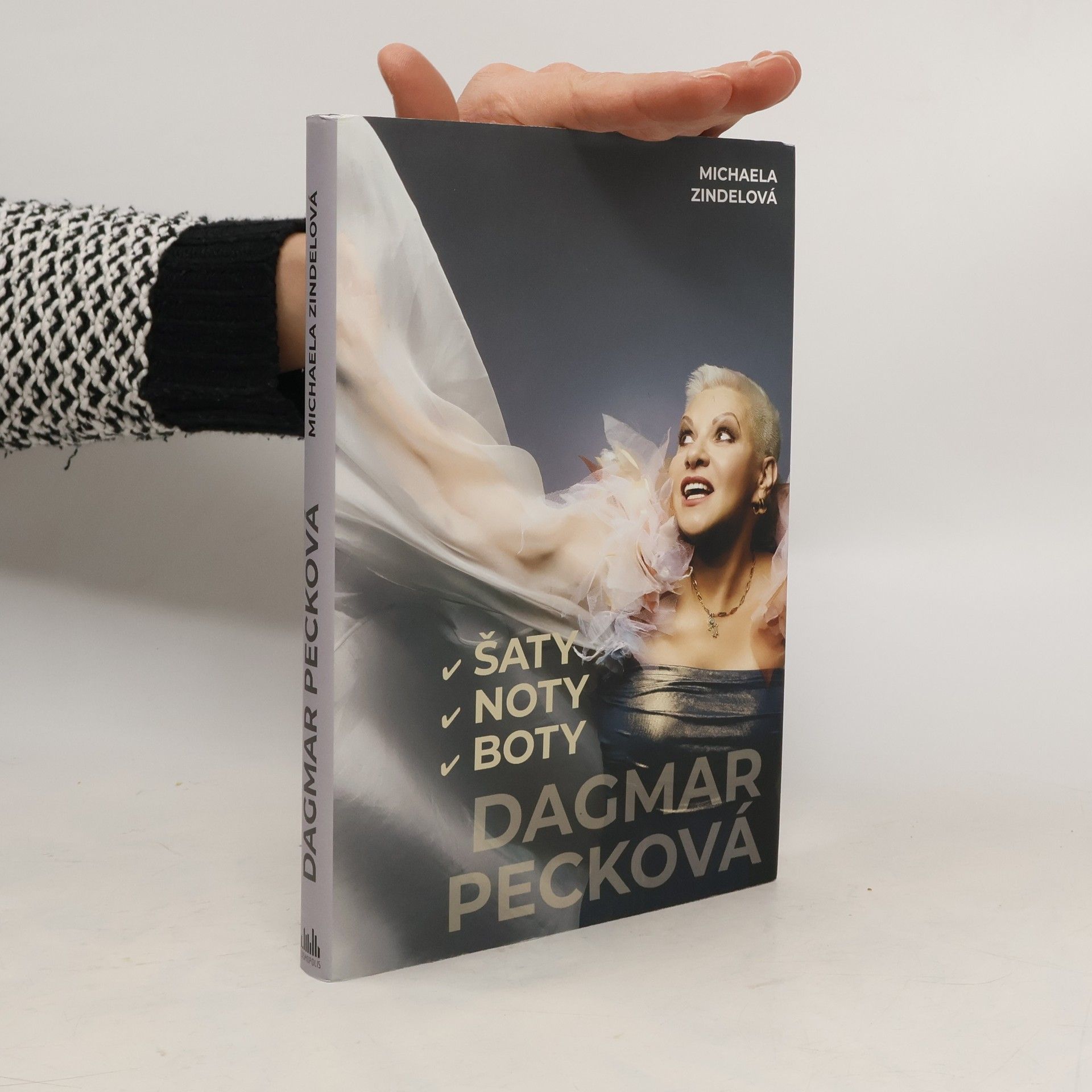 Michaela Zindelová Dagmar Pecková : šaty, noty, boty