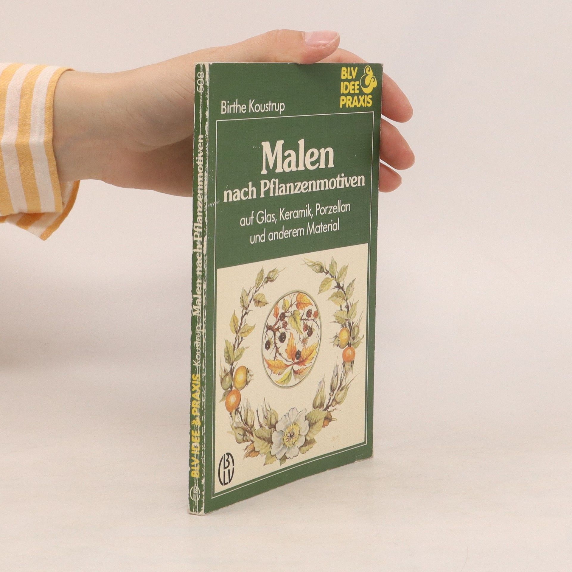 Birthe Koustrup Malen nach Pflanzenmotiven auf Glas, Keramik, Porzellan und anderem Material