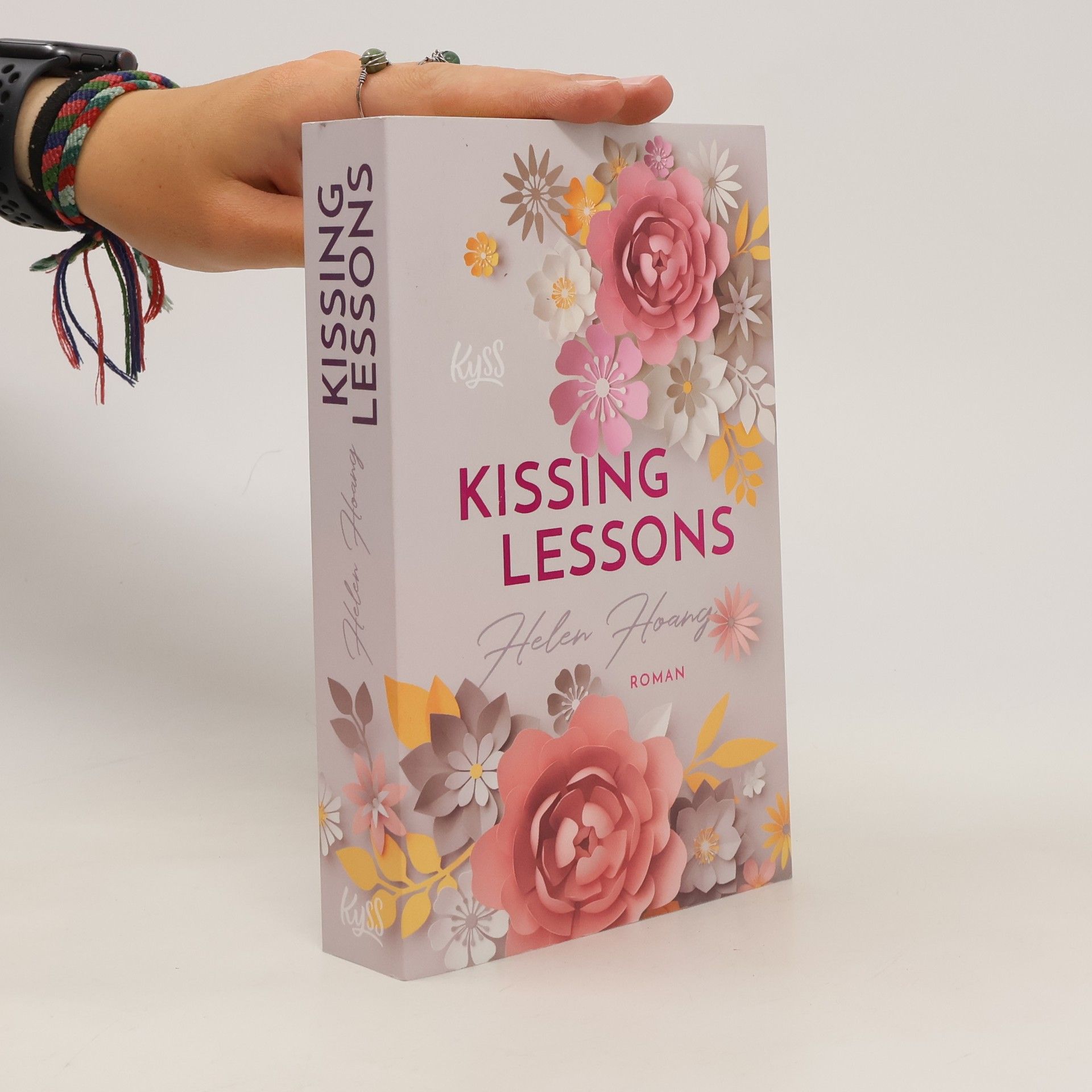 Helen Hoang Kissing lessons