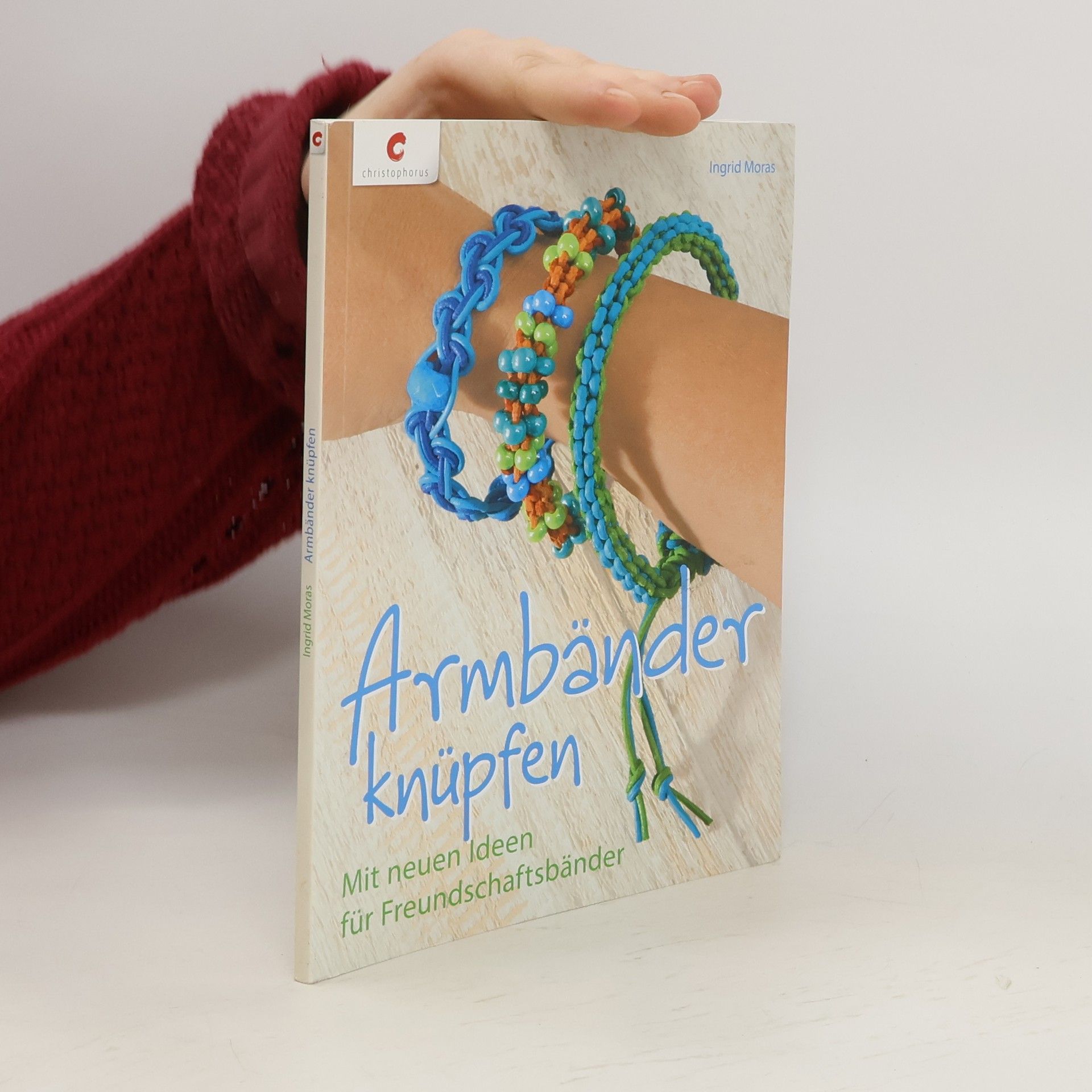 Ingrid Moras Armbänder knüpfen