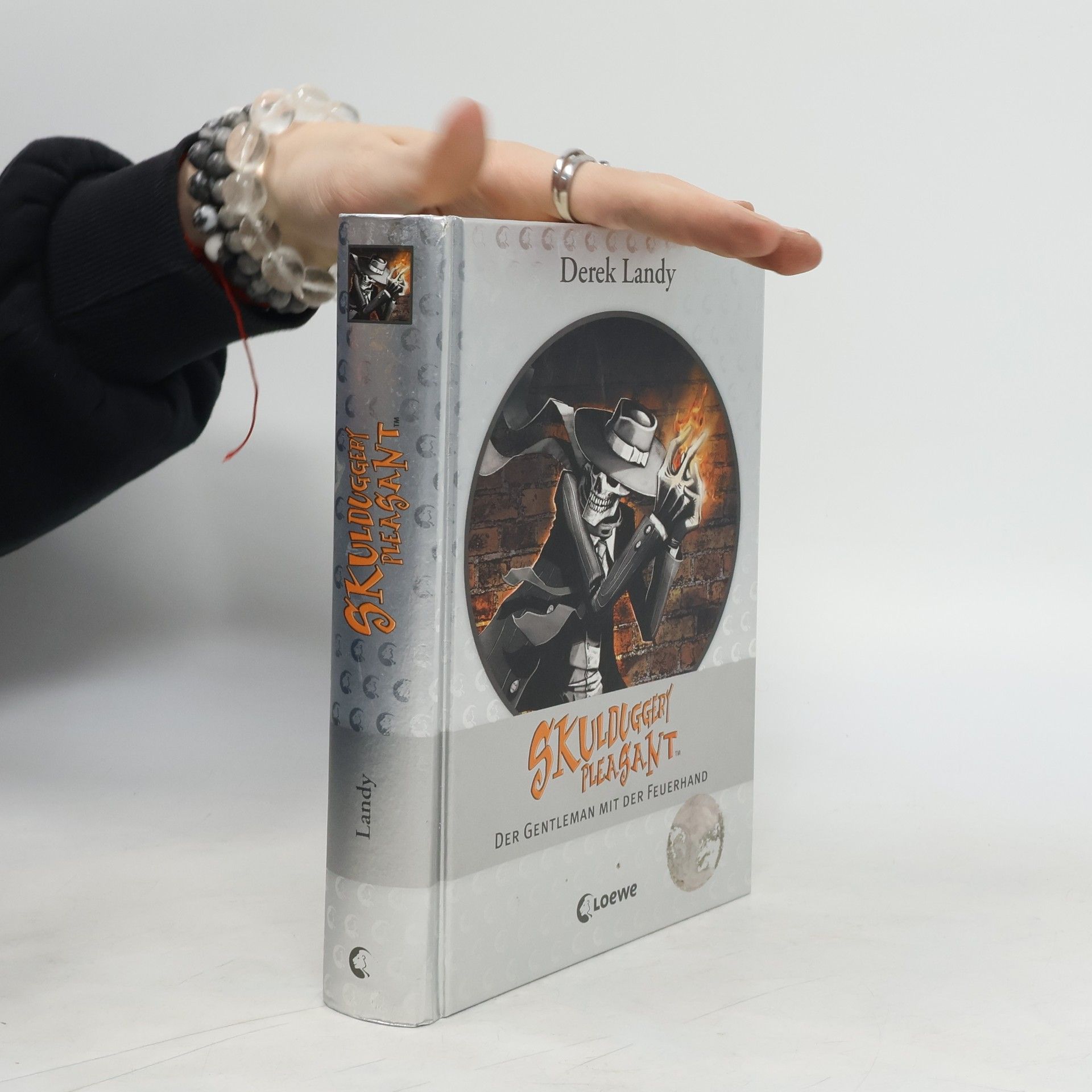 Derek Landy Skulduggery Pleasant. Der Gentleman mit der Feuerhand