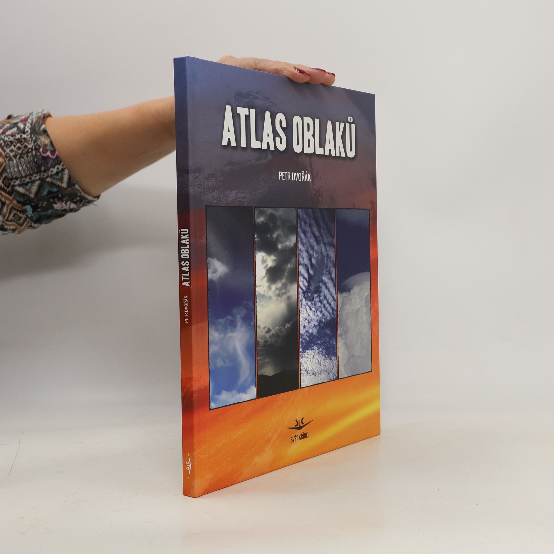 Petr Dvořák Atlas oblaků : profesionální manuál pro určování oblačnosti podle standardů WMO, základní fyzika oblaků