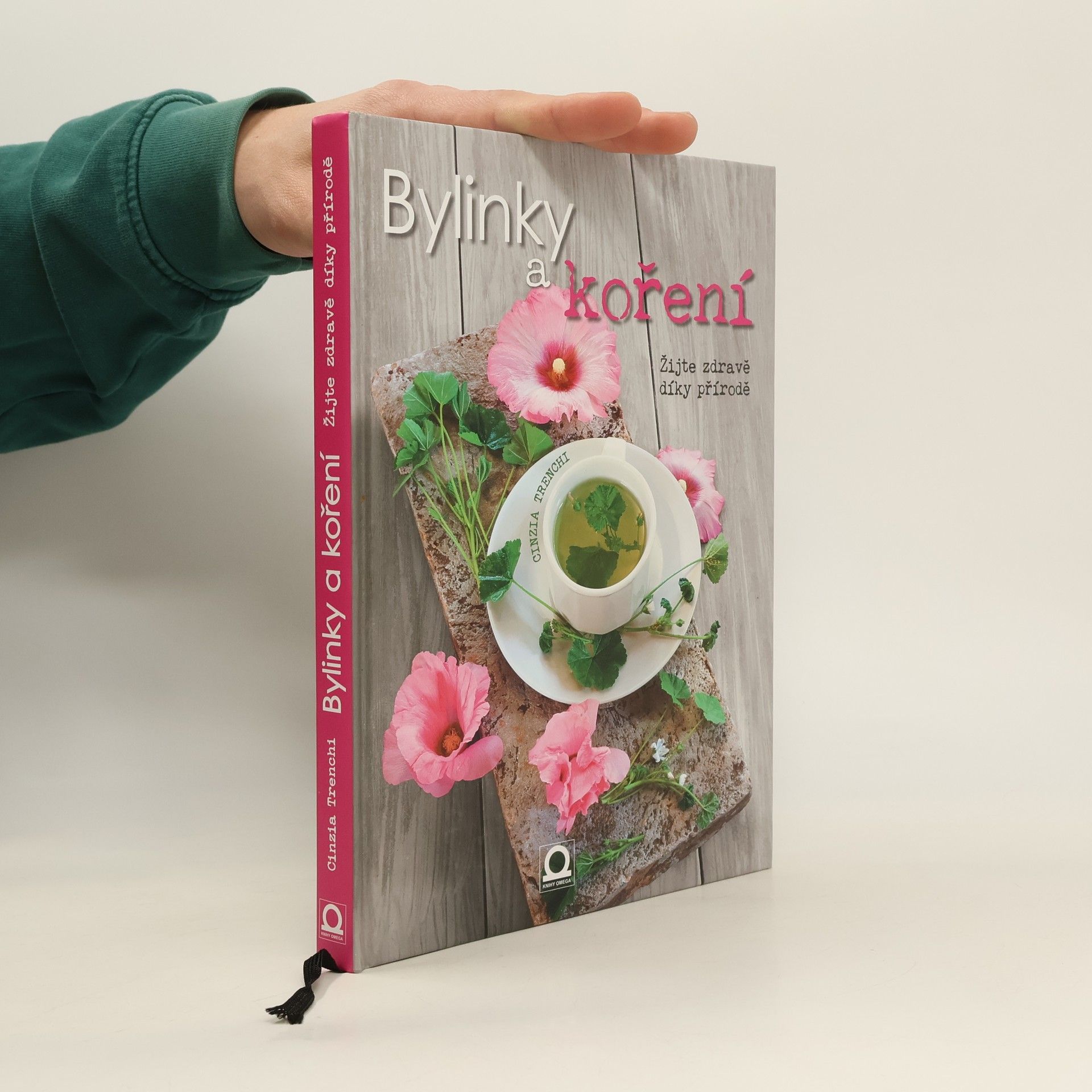 Cinzia Trenchi Bylinky a koření : žijte zdravě díky přírodě