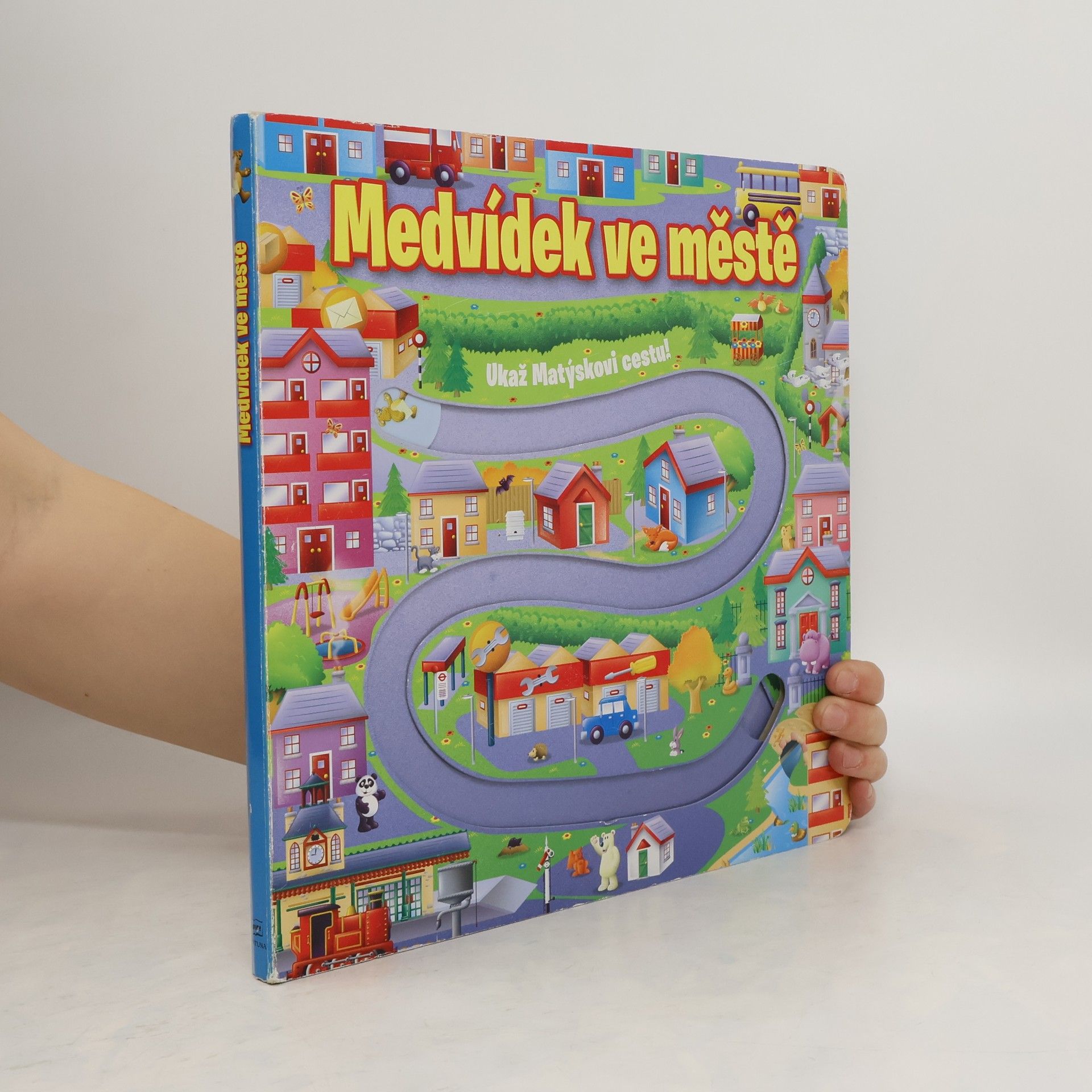 Tom James Medvídek ve městě