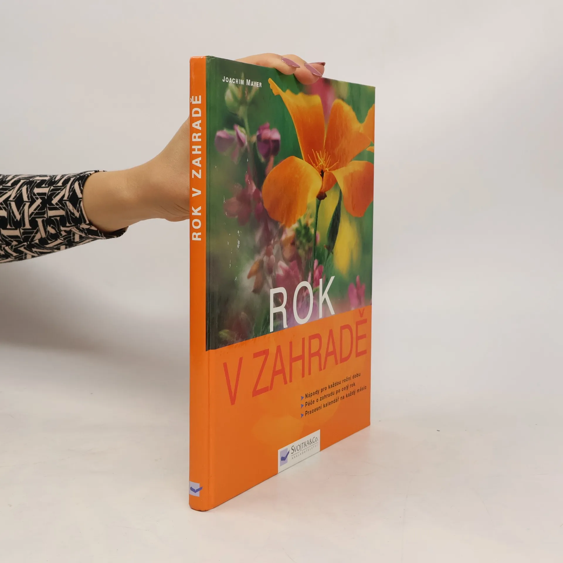 Rok v zahradě | Book | Joachim Mayer | CS