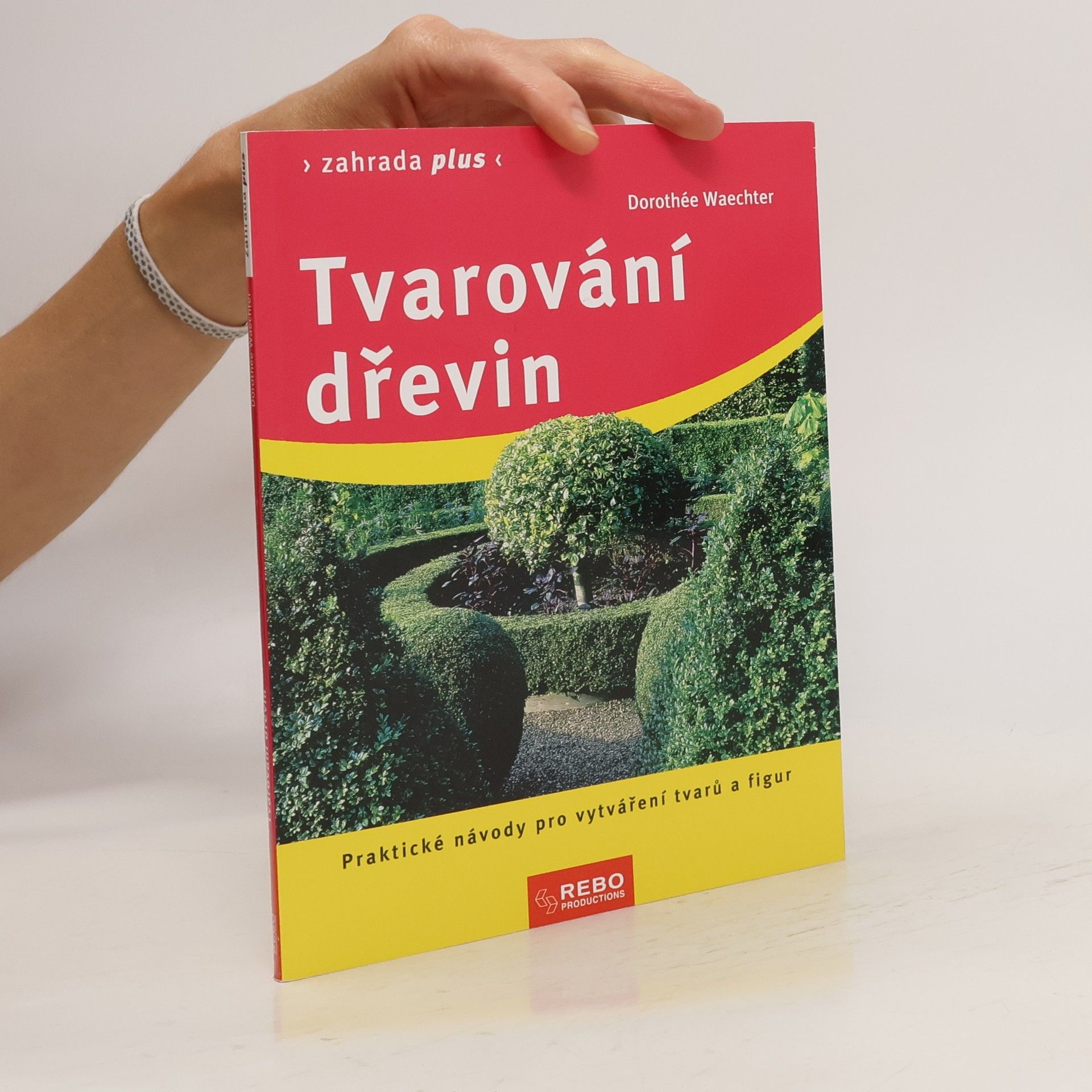 Dorothée Waechter Tvarování dřevin : praktické návody pro vytváření tvarů a figur