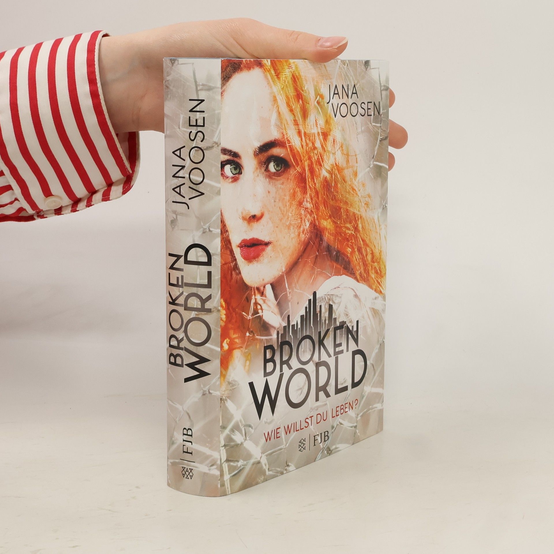 Jana Voosen Broken World