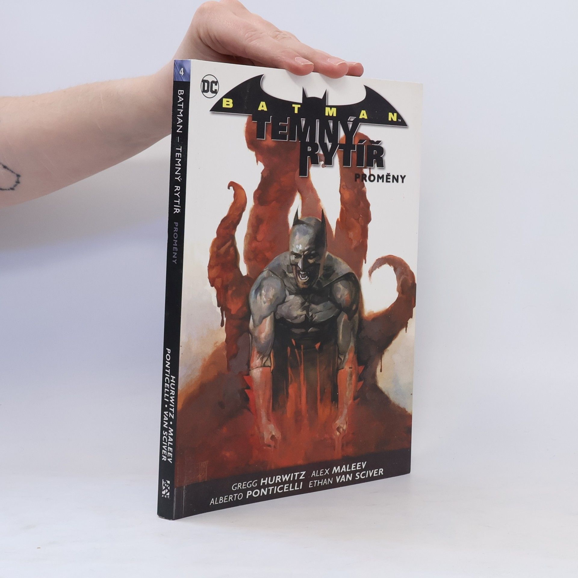 kolektiv Batman - Temný rytíř. Kniha čtvrtá, Proměny