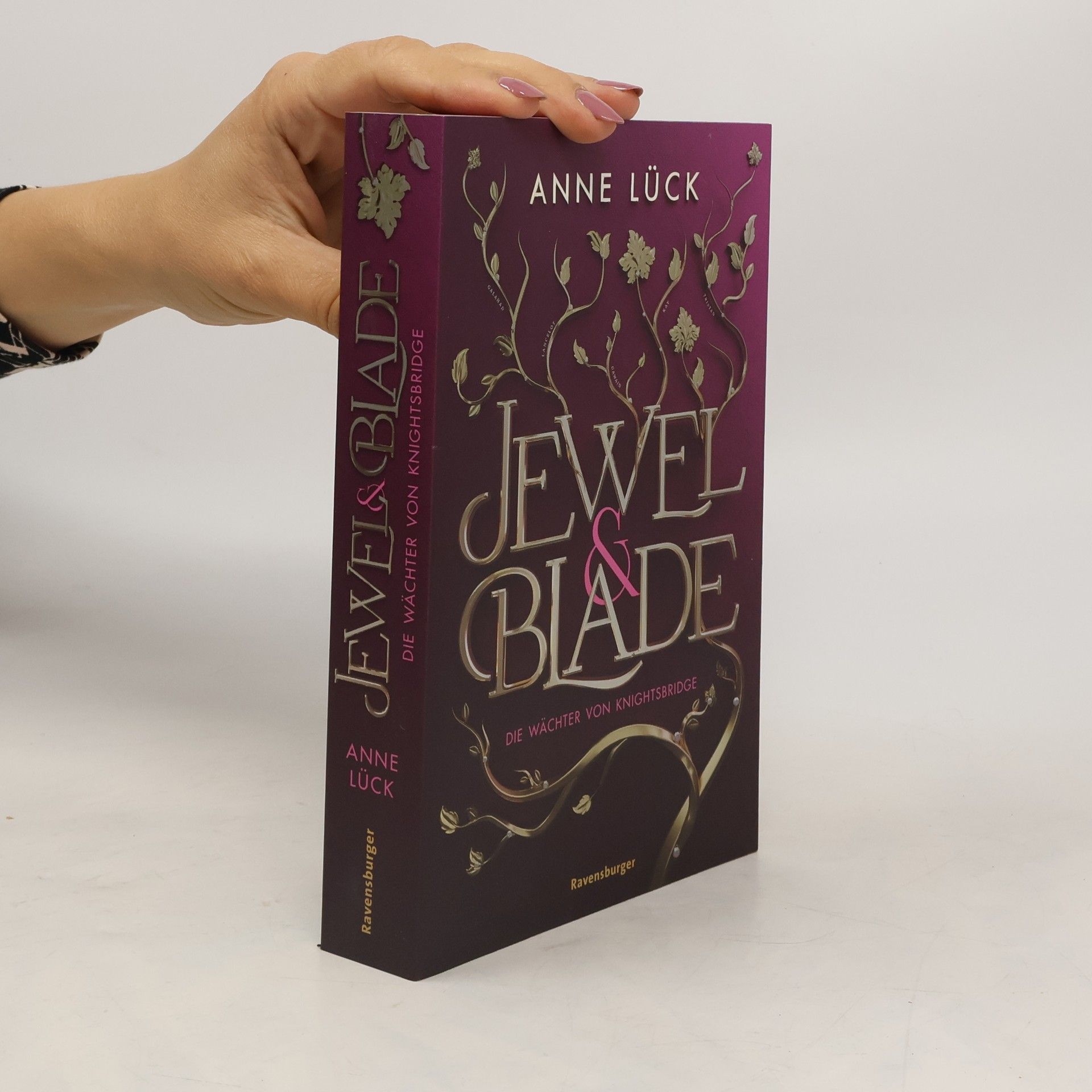 Anne Lück Jewel & Blade, Band 1: Die Wächter von Knightsbridge (Von der SPIEGEL-Bestseller-Autorin von "Silver & Poison" Limitierte Auflage mit dreiseitigem Farbschnitt)
