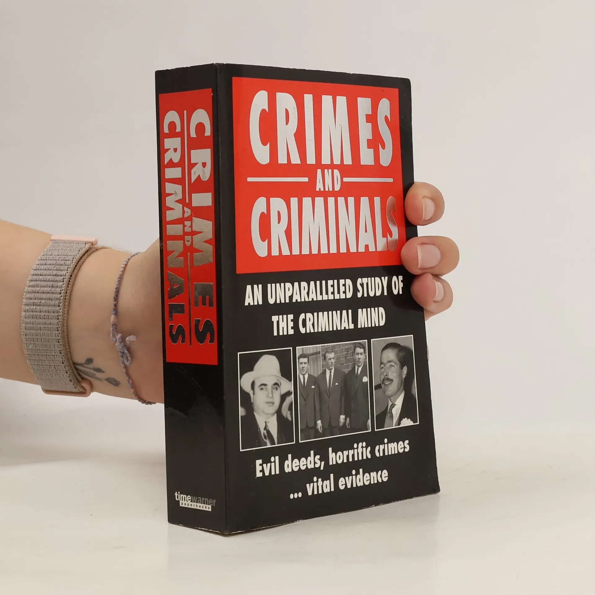 Crimes and Criminals | Book | Paperback | kolektiv | EN