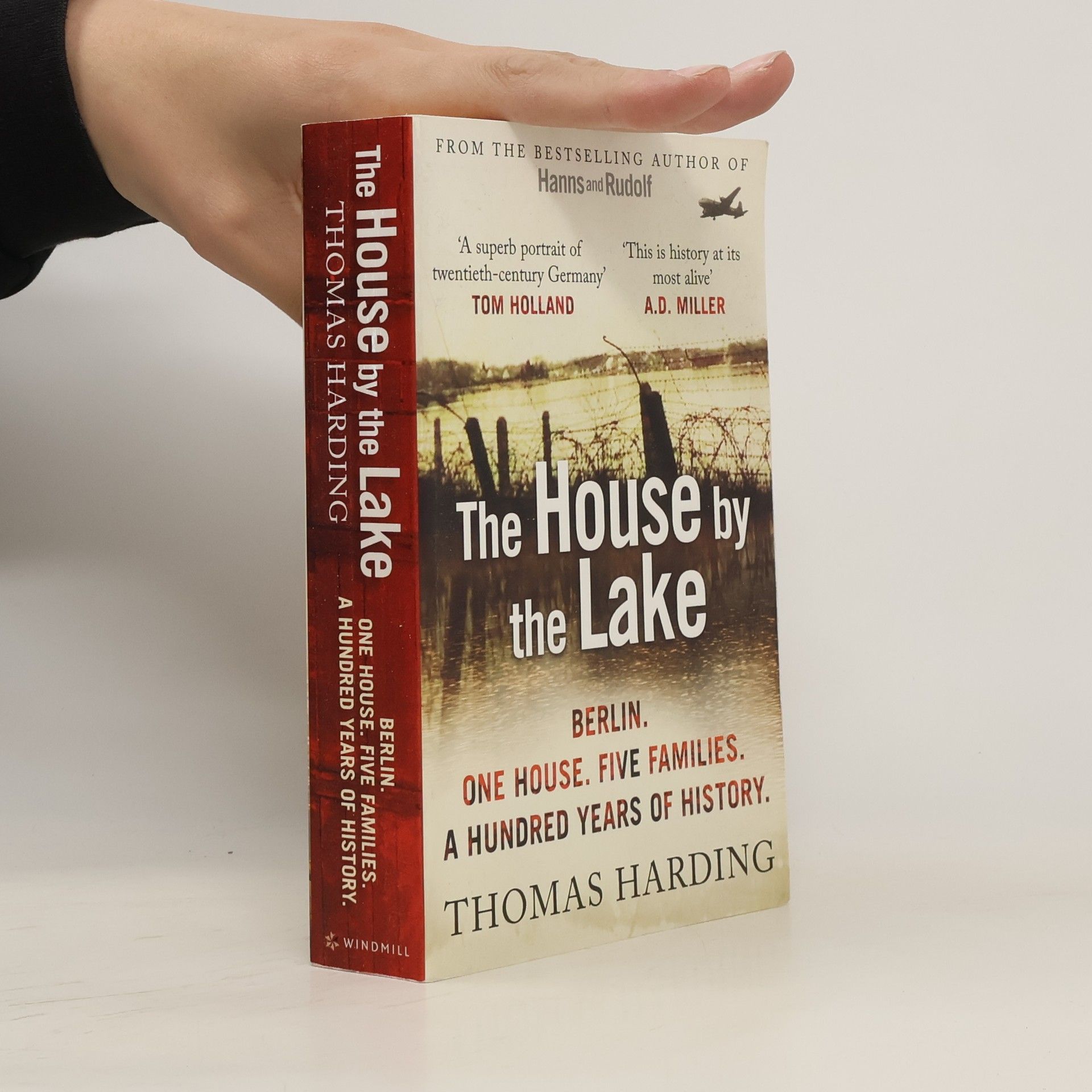 Thomas Harding The House by the Lake