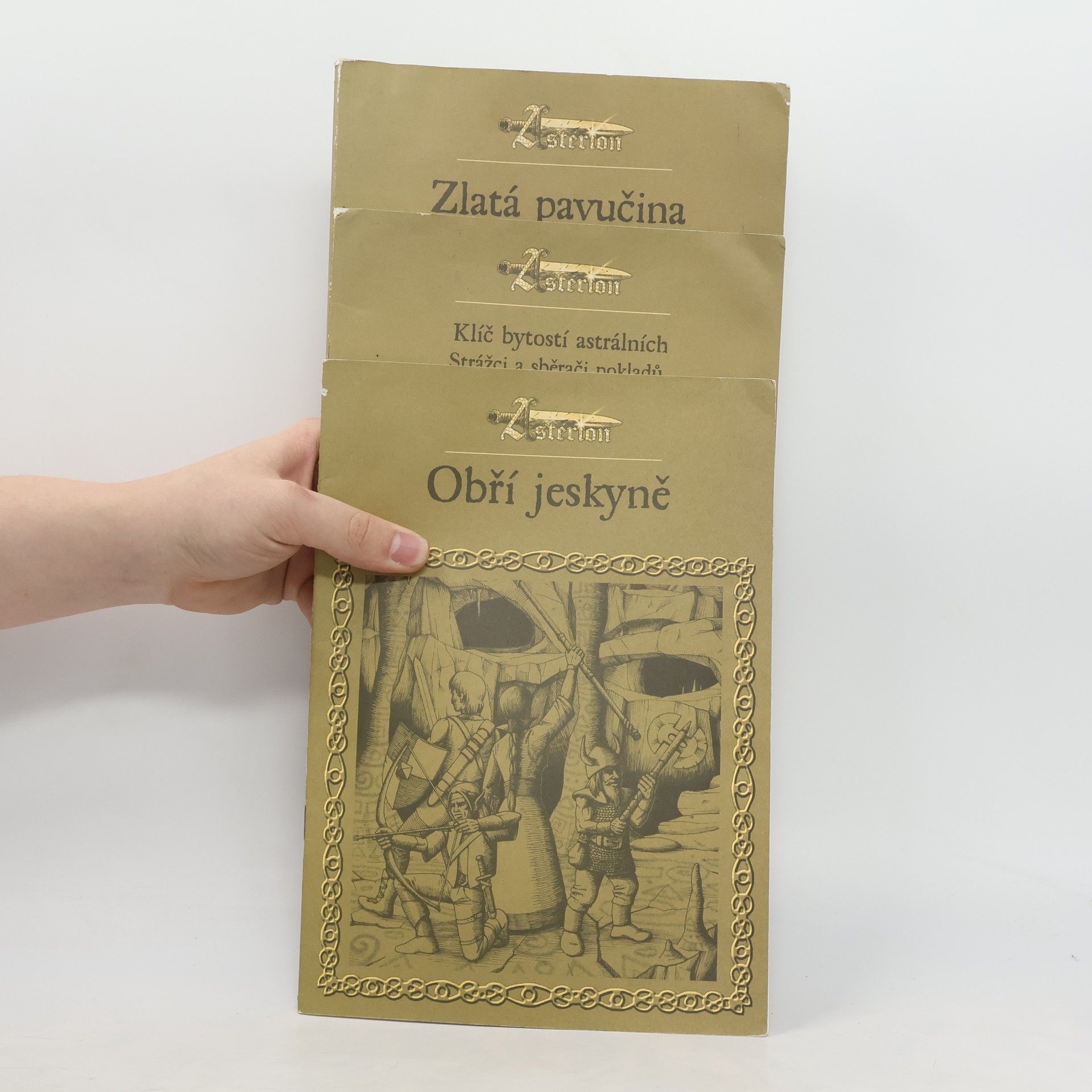 Jiří Buchta Asterion: Zlatá pavučina. Obří jeskyně. Klíč bytostí astrálních: strážci a sběrači pokladů