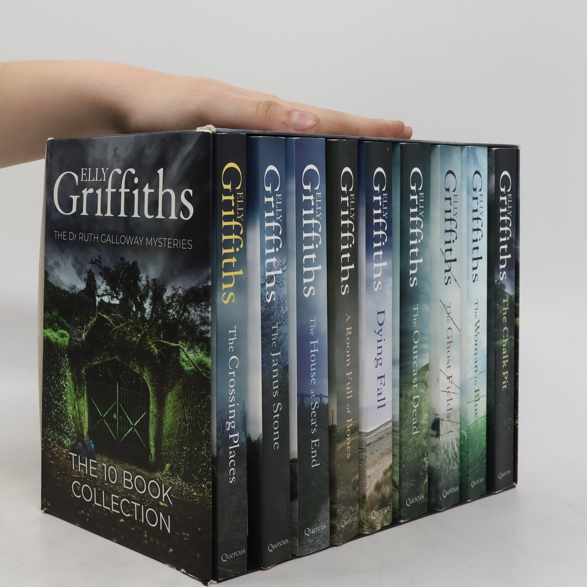 Elly Griffiths The Dr Ruth Galloway Mysteries