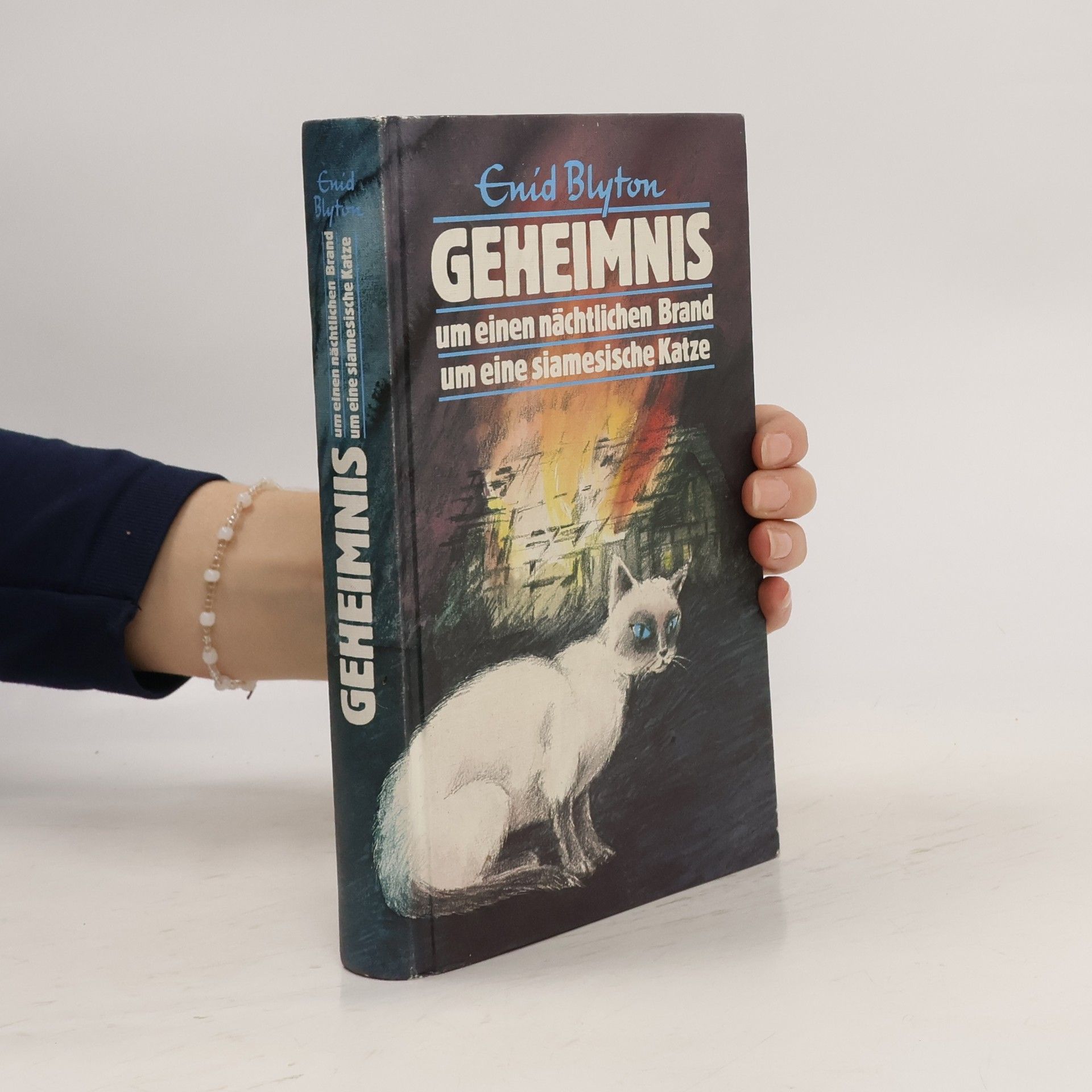 Enid Blyton Geheimnis um einen nächtlichen Brand. Um eine siamesische Katze