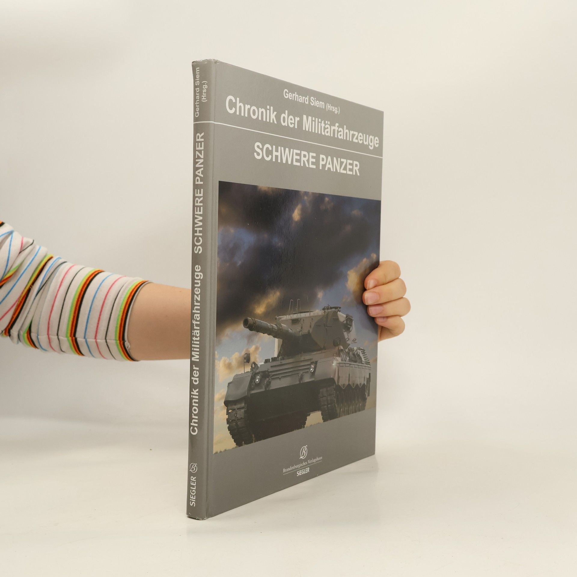 kolektiv Chronik der Militärfahrzeuge. Schwere Panzer