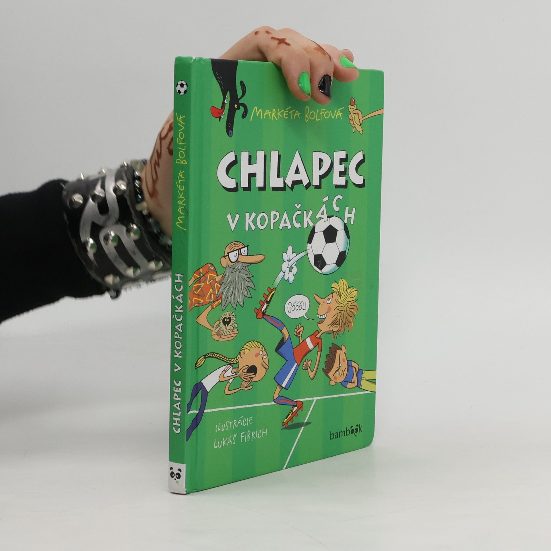 Markéta Bolfová Chlapec v kopačkách
