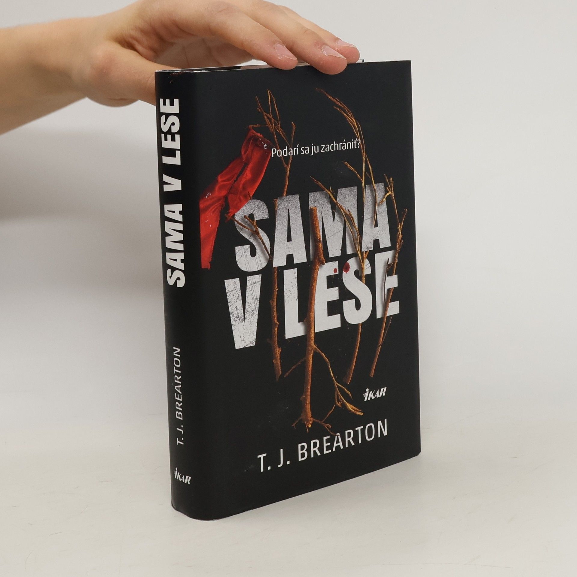 T. J. Brearton Sama v lese