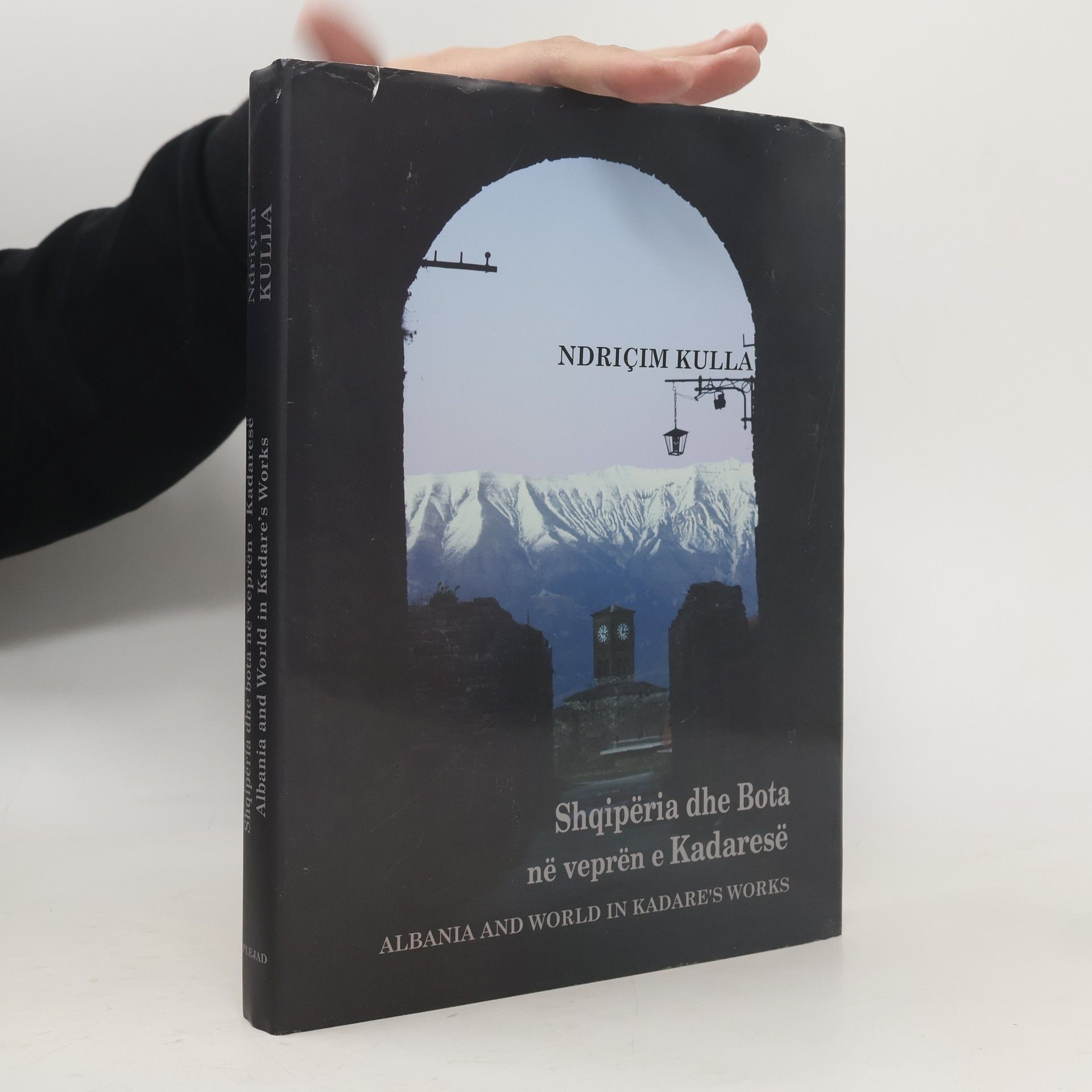 Ndriçim Kulla Shqipëria dhe Bota në veprën e Kadaresë. Albania and world in Kadare's works