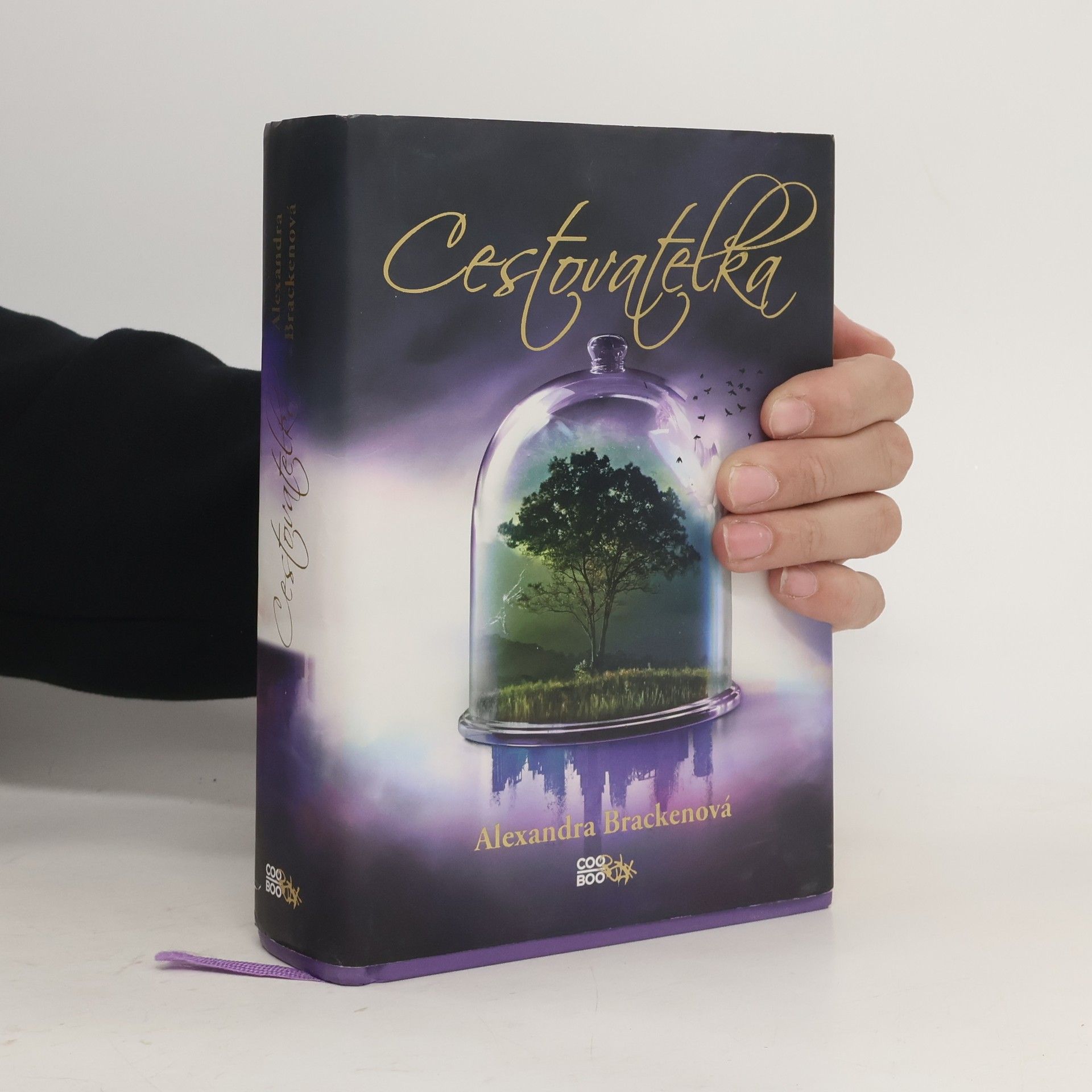 Alexandra Brackenová Cestovatelka