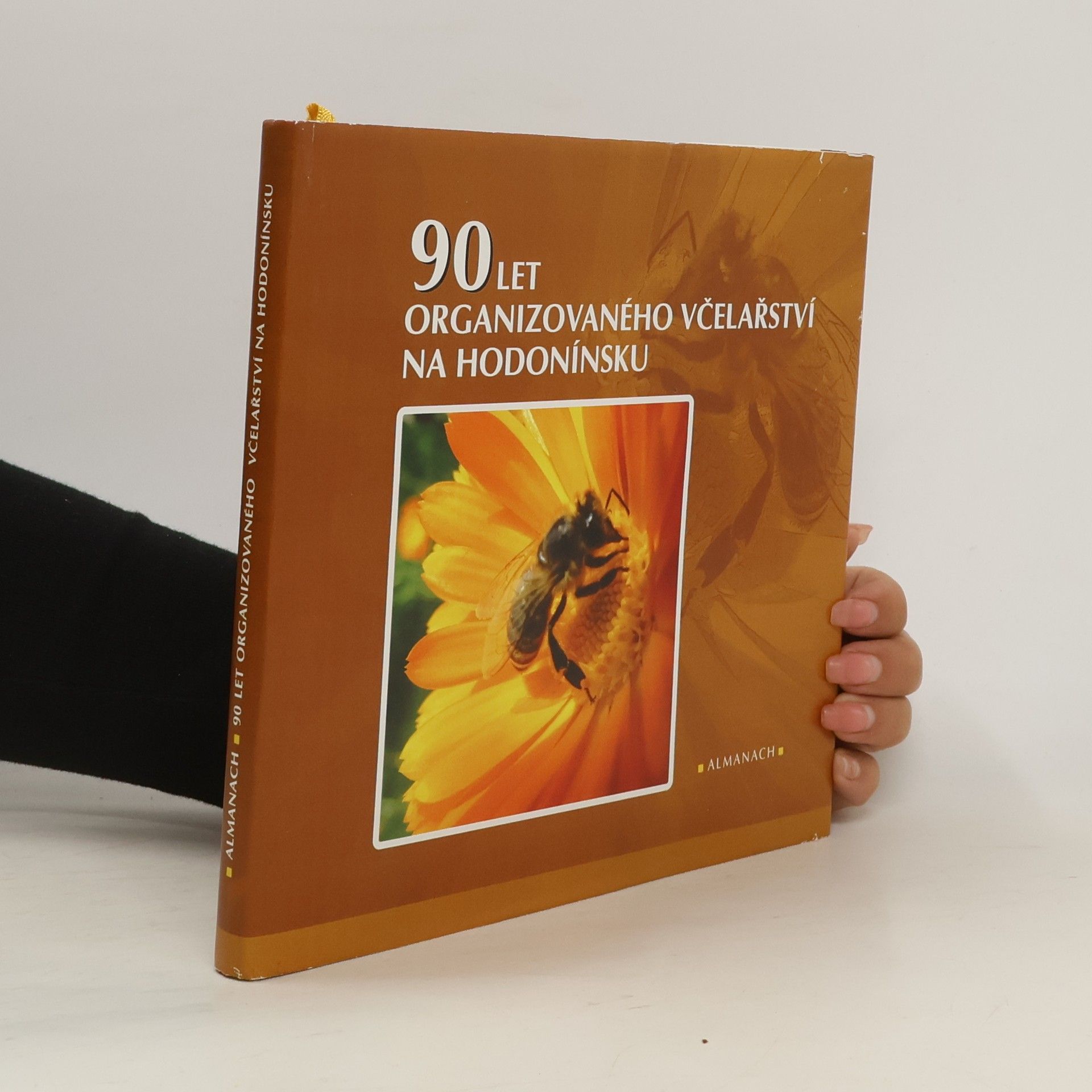 kolektiv 90 let organizovaného včelařství na Hodonínsku
