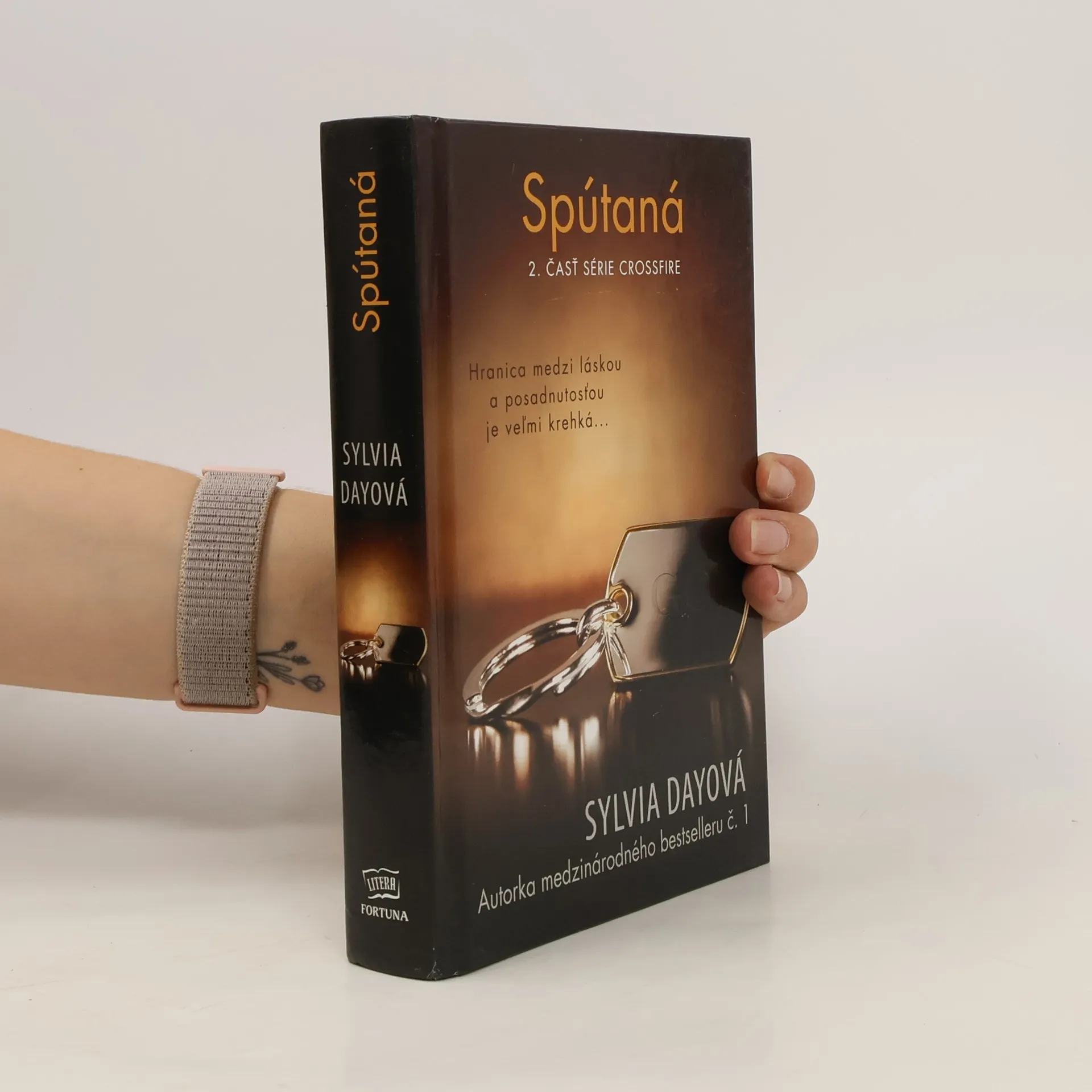 Spútaná | Book | Hardcover | Sylvia Day | SK