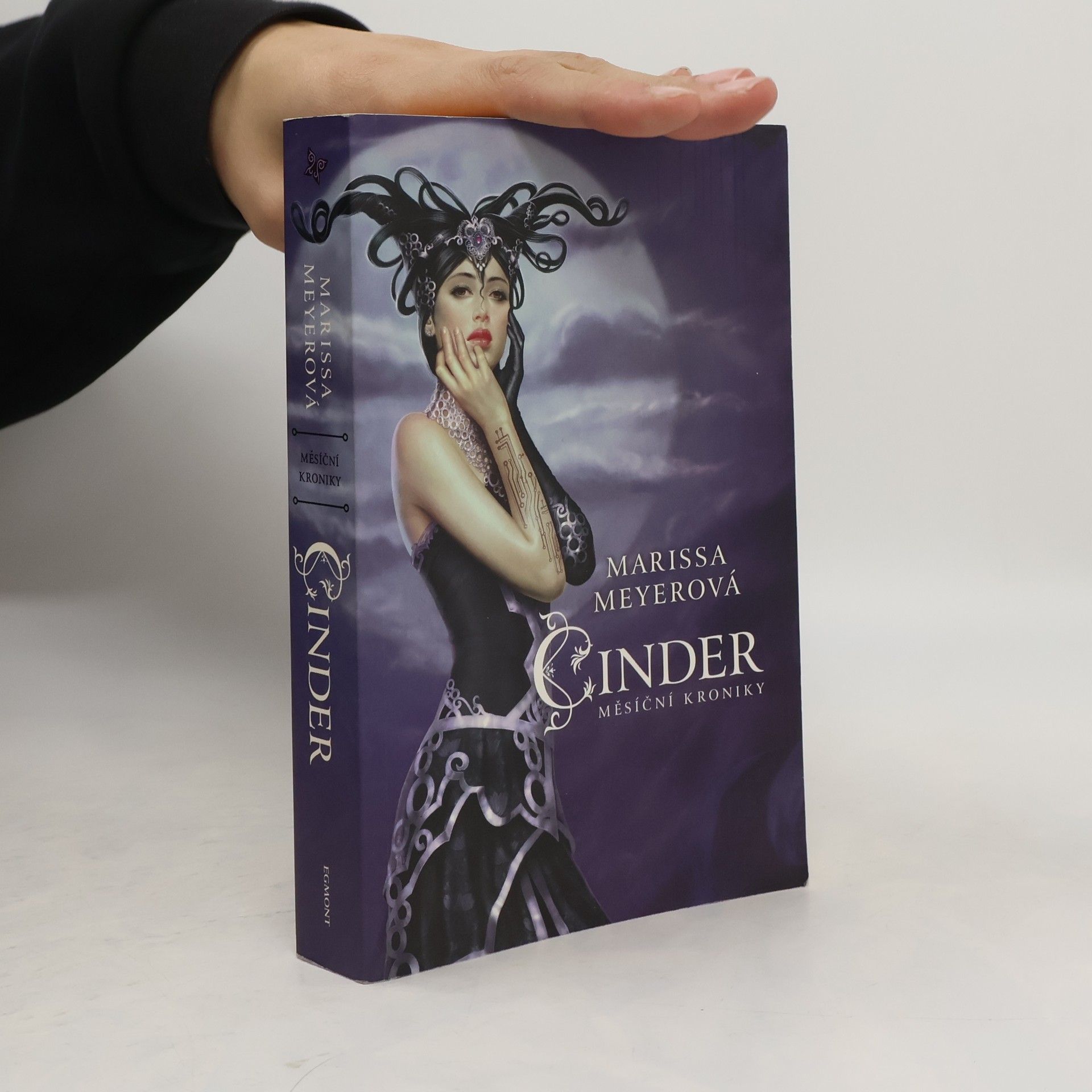 Marissa Meyer Měsíční kroniky - Cinder (1. díl série)