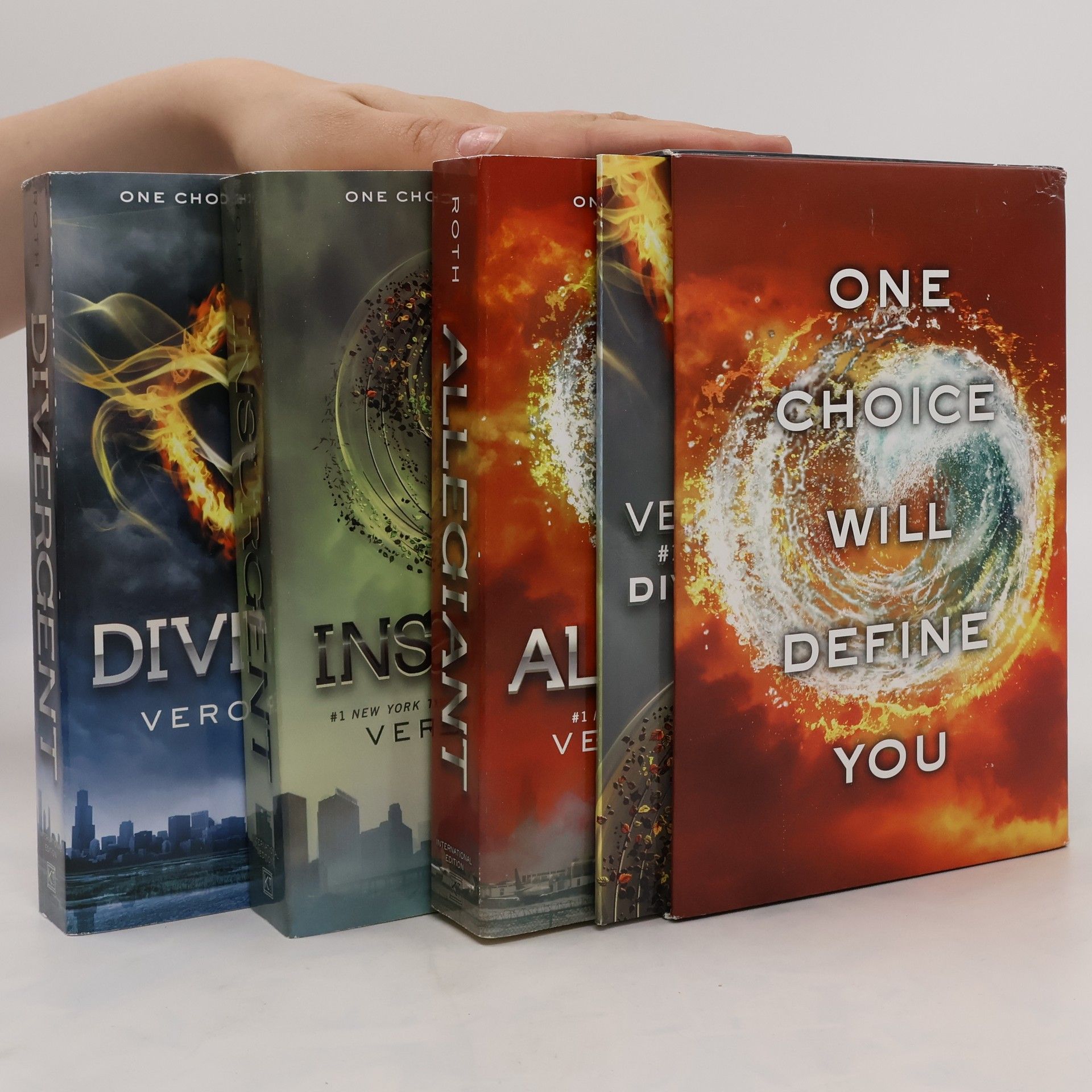 Veronica Roth Divergent. Insurgent. Allegiant