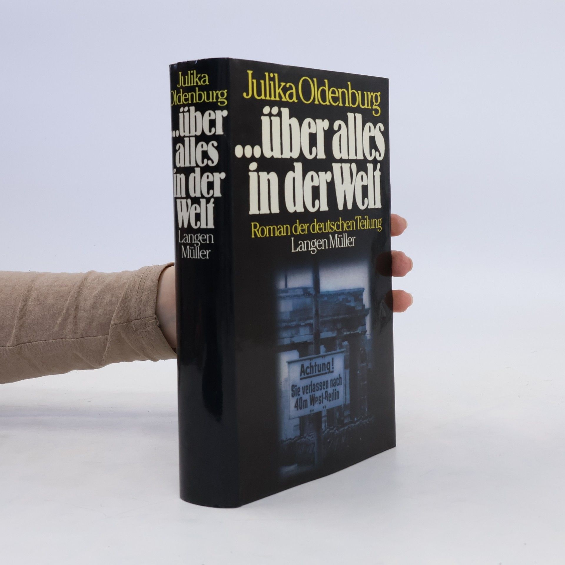 Julika Oldenburg Über alles in der Welt