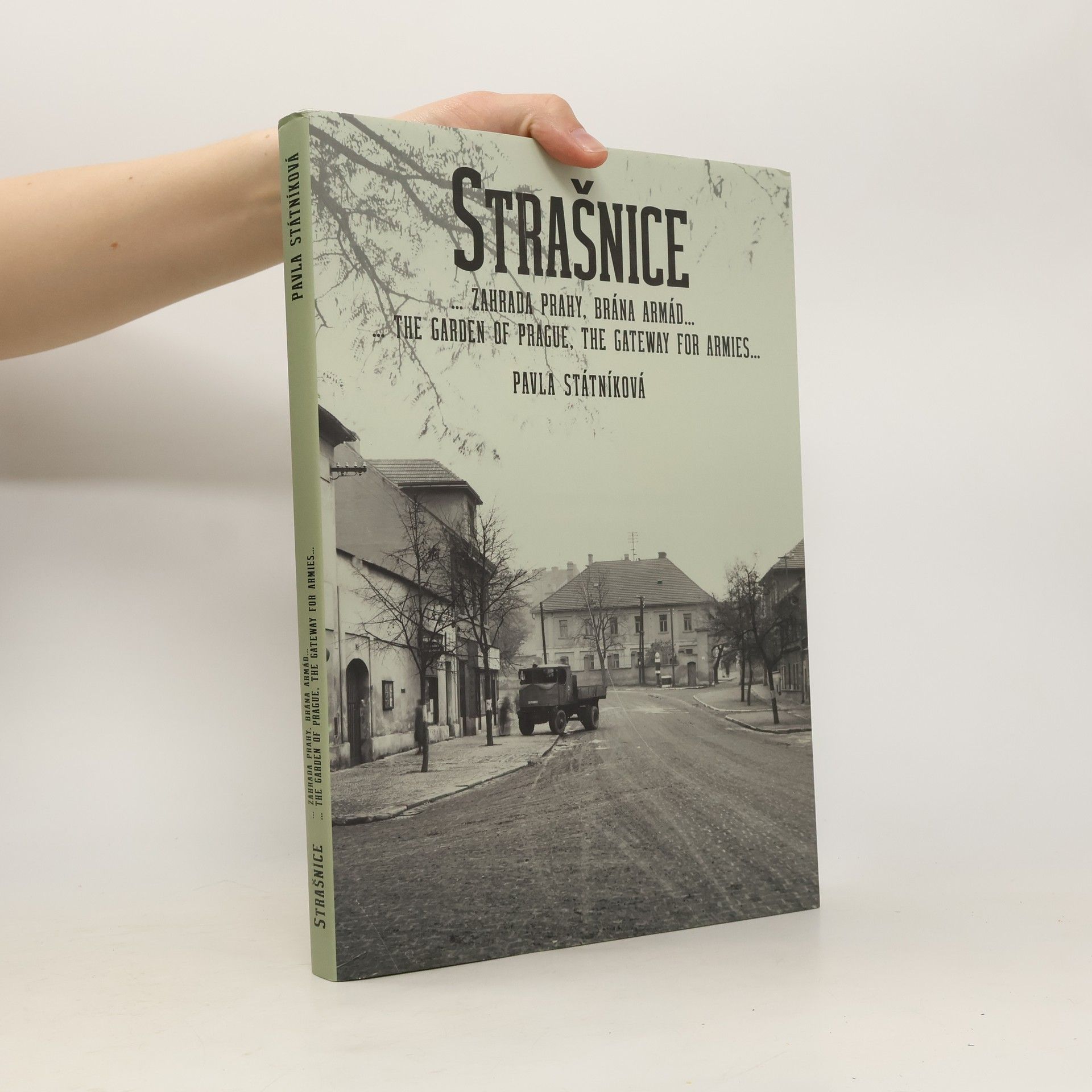 Pavla Státníková Strašnice - zahrada Prahy, brána armád
