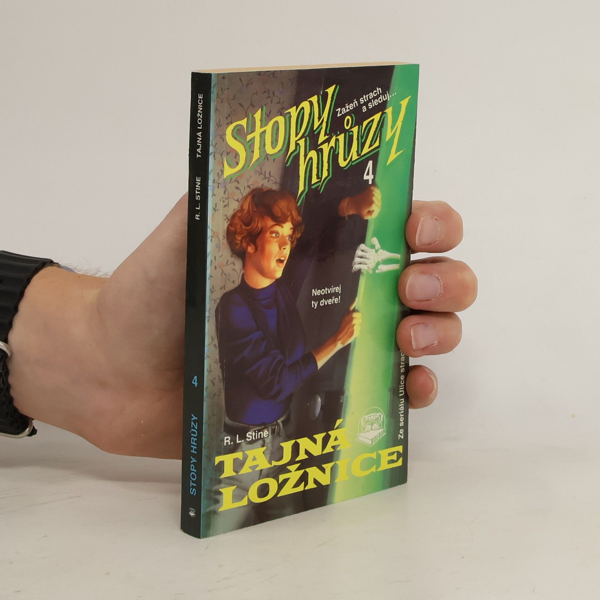 R. L. Stine Tajná ložnice. Stopy hrůzy 4.