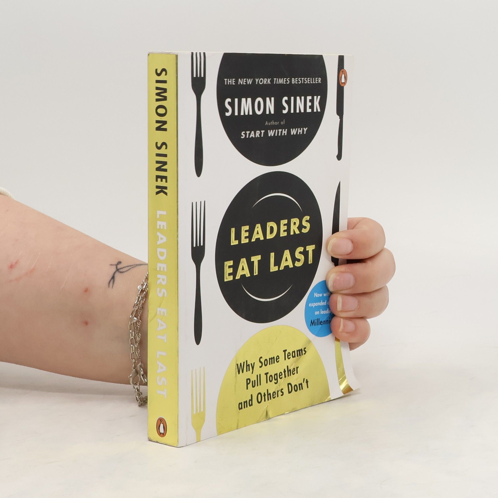 Simon Sinek Leaders eat last Why some teams pull together and others don't