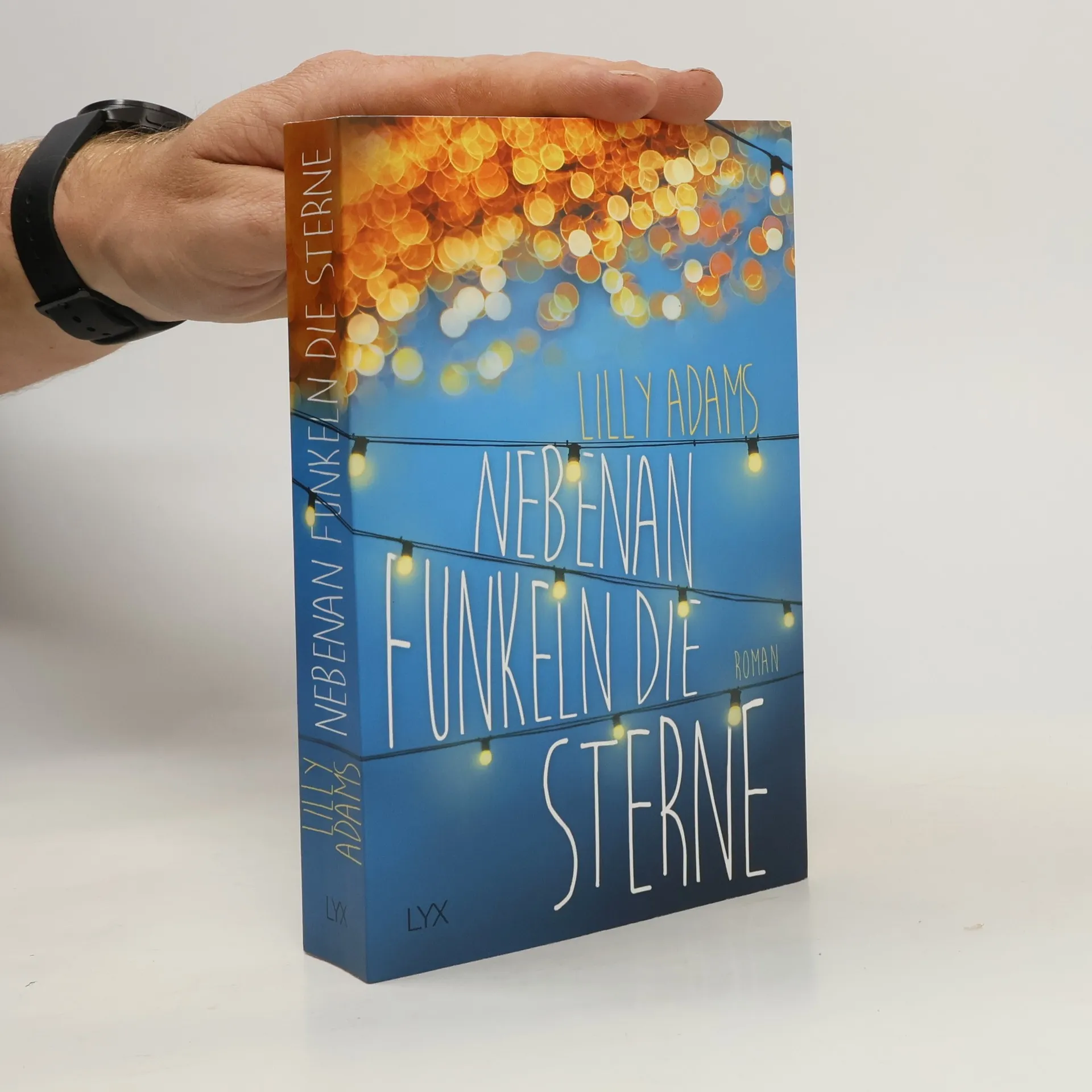 Nebenan funkeln die Sterne | Book | Lilly Adams | DE