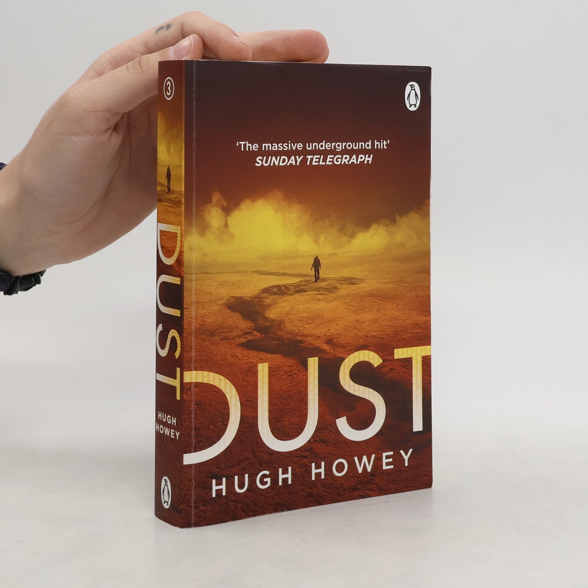 Hugh Howey Dust