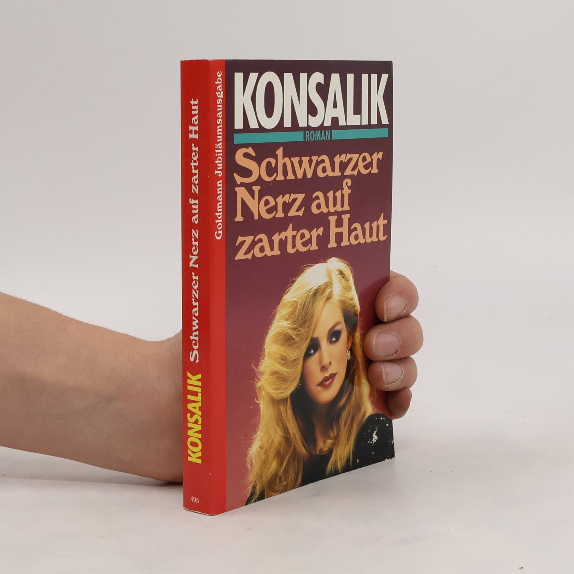 Konsalik Schwarzer Nerz auf zarter Haut