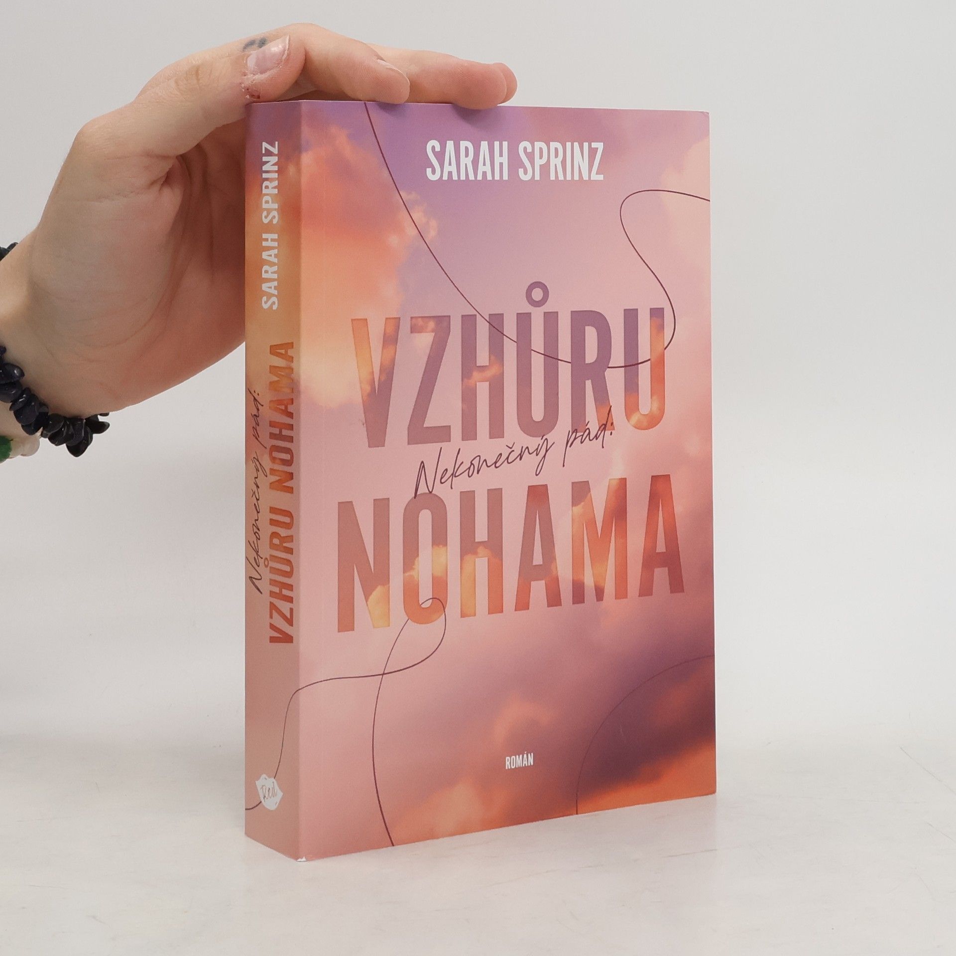 Sarah Sprinz Nekonečný pád. Vzhůru nohama