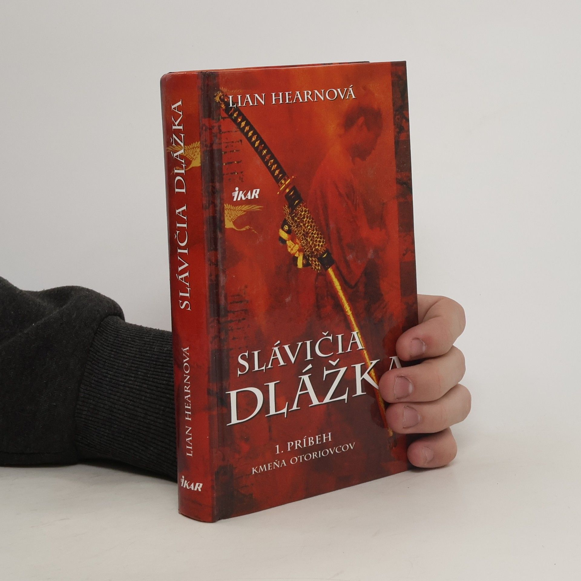 Lian Hearn Slávičia dlážka