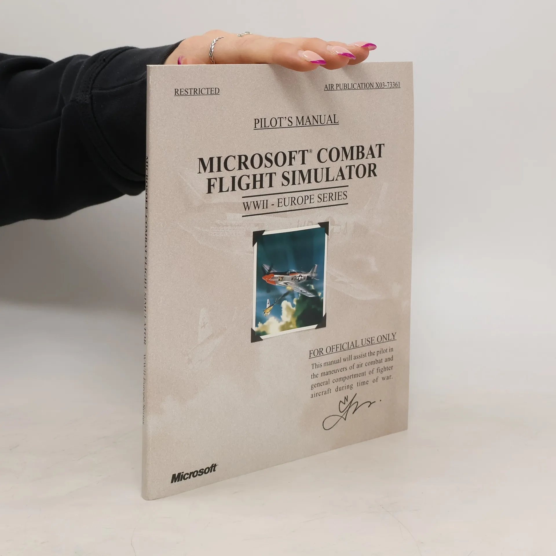 Pilot's Manual Microsoft Combat Flight Simulator : WW II - EUrope Series | Book | Paperback | Jeff Van West | EN