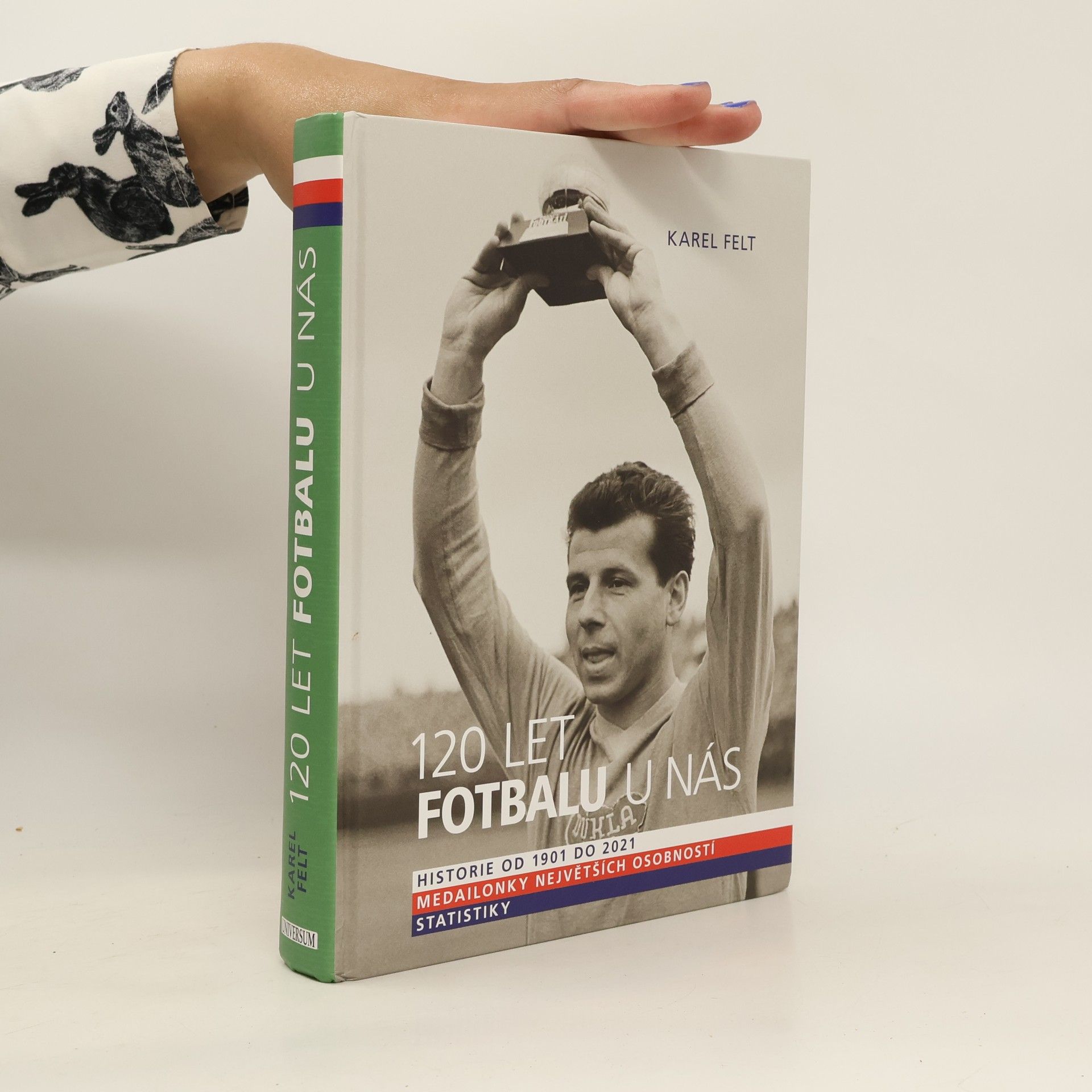 120 let fotbalu u nás : historie od 1901 do 2021, medailonky největších osobností, statistiky
