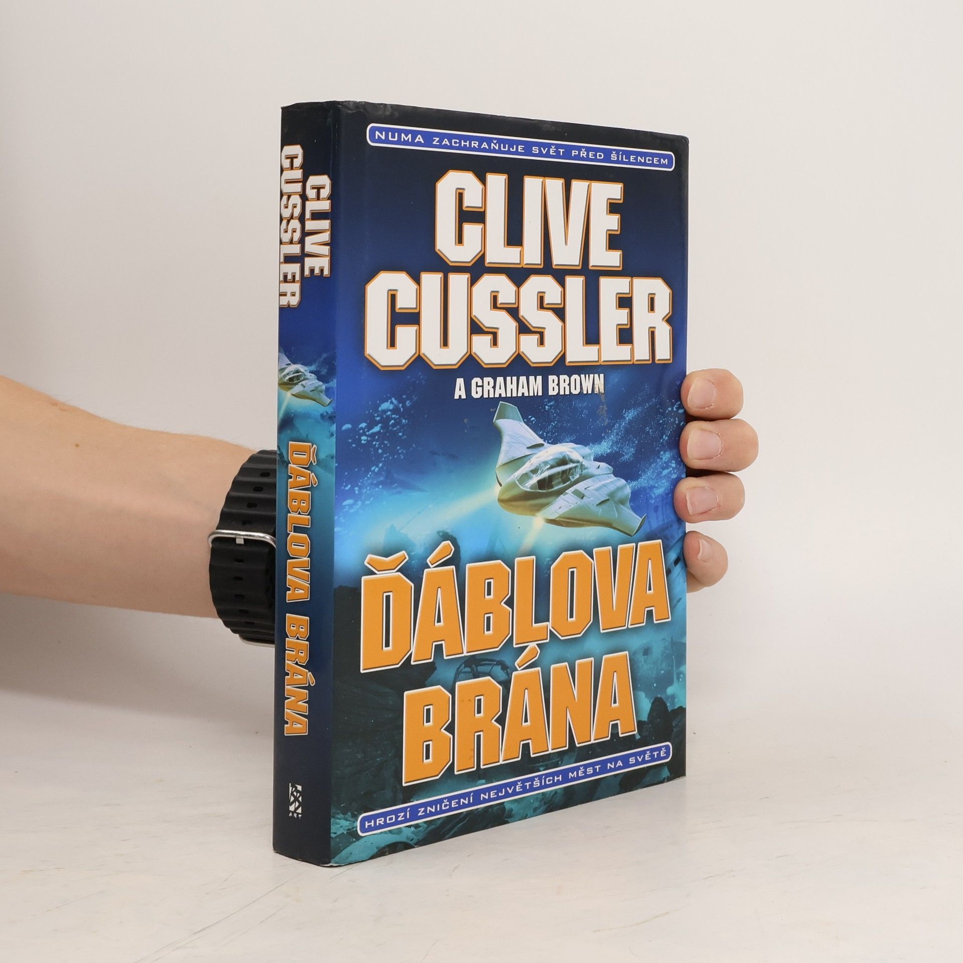 Clive Cussler Ďáblova brána: Román z řady Akta Numa