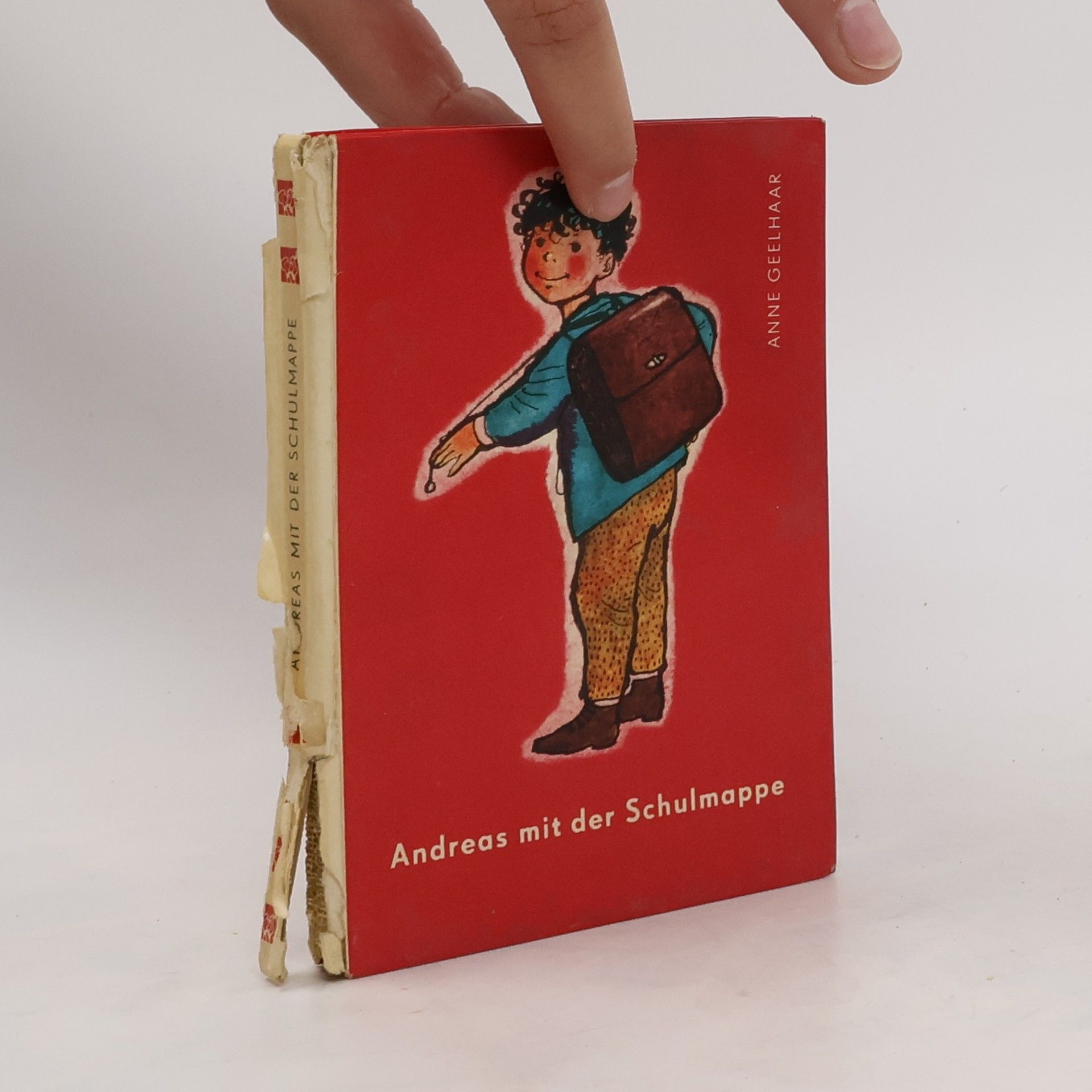 Anne Geelhaar Andreas mit der Schulmappe