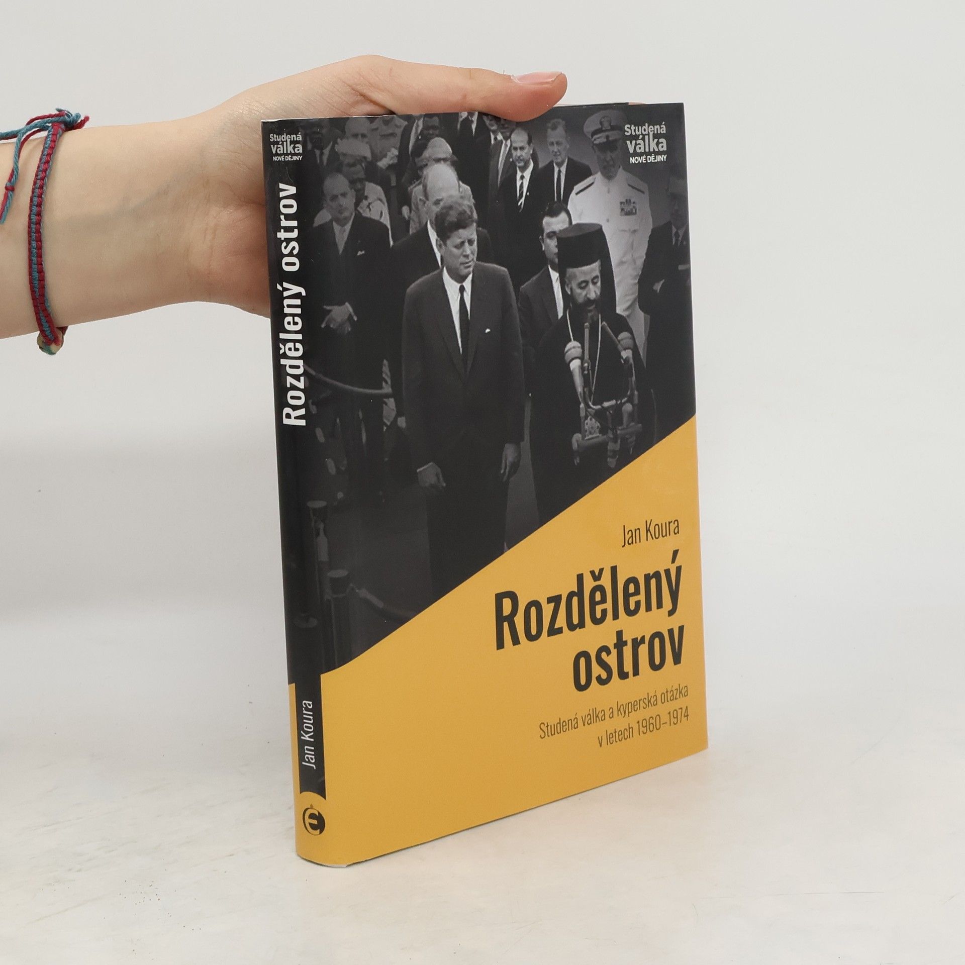 Jan Koura Rozdělený ostrov, Studená válka a kyperská otázka v letech 1960-1974