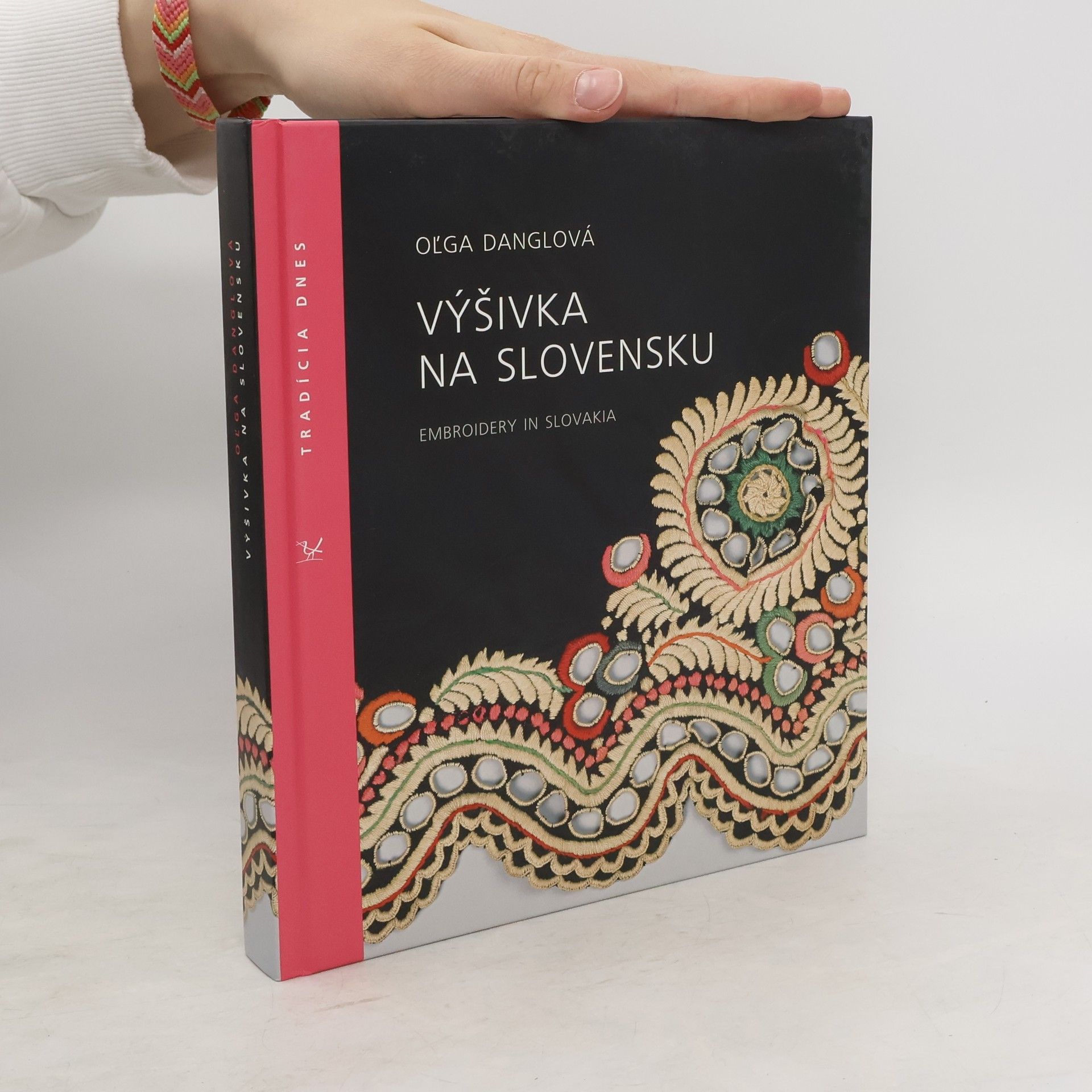 Ol̕ga Danglová Výšivka na Slovensku = Embroidery in Slovakia