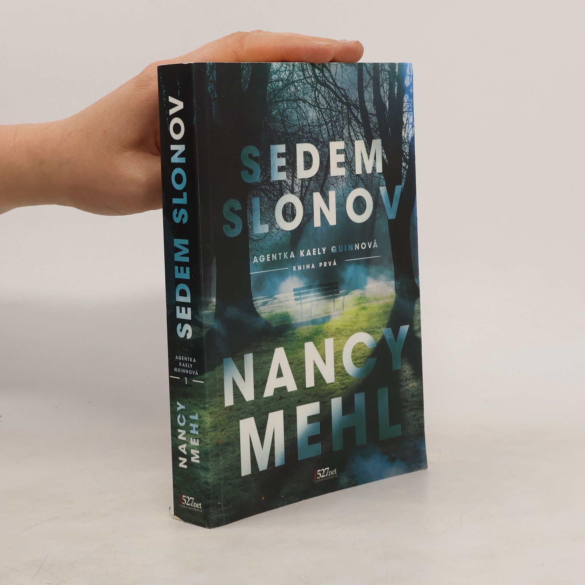 Nancy Mehl Sedem slonov