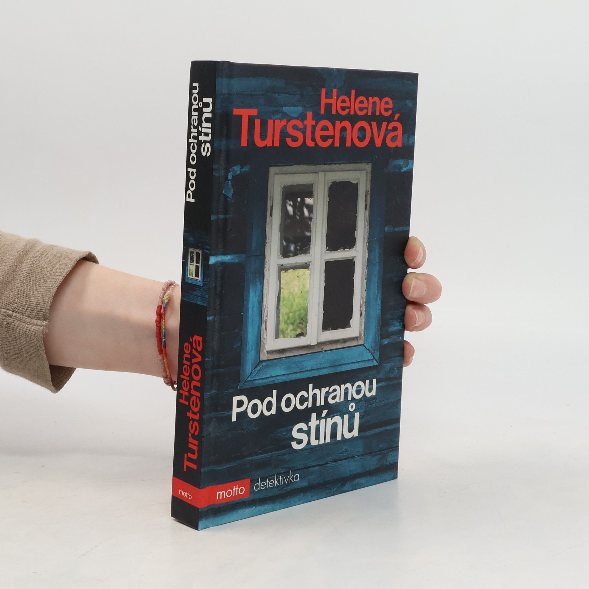 Helene Tursten Pod ochranou stínů
