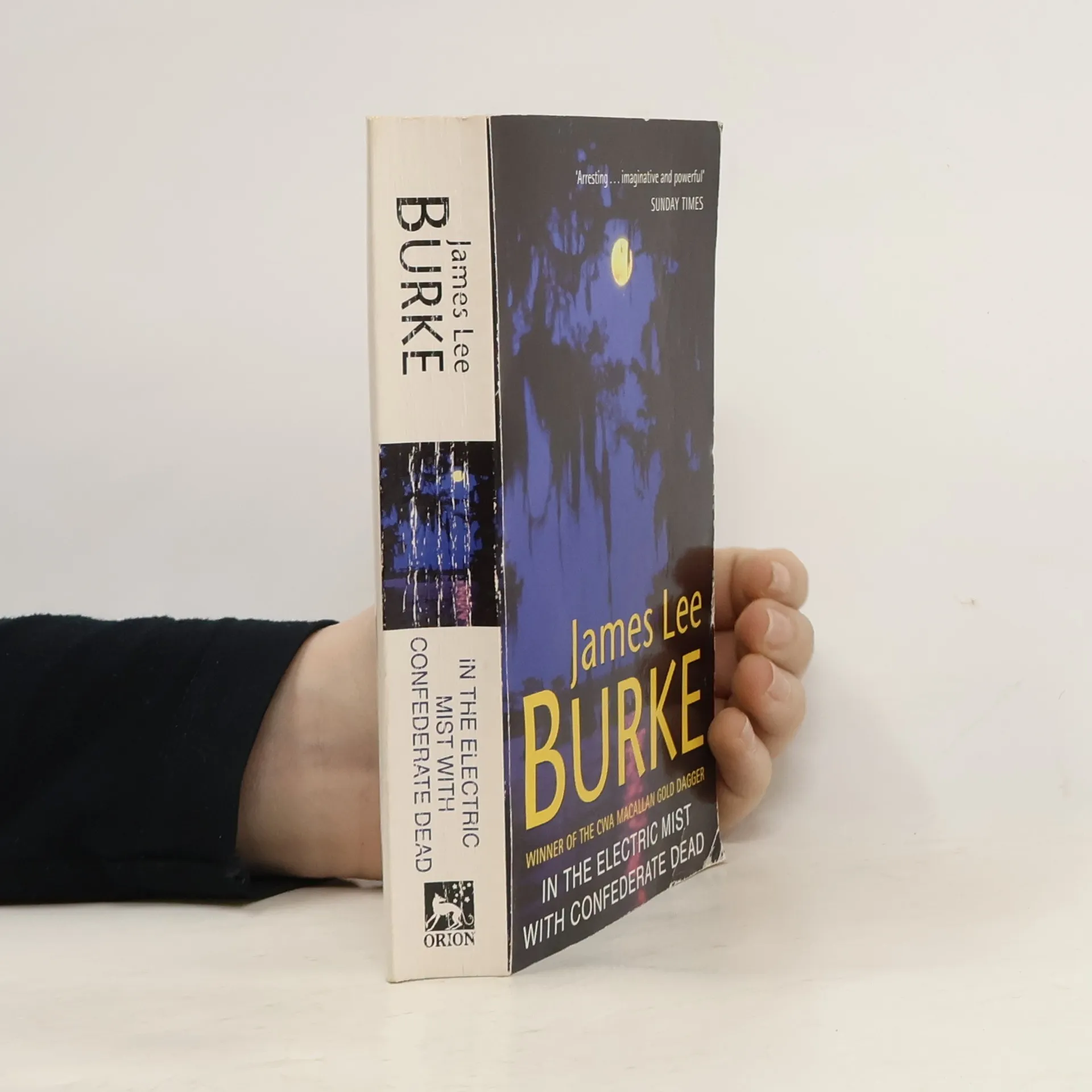 In the Electric Mist with Confederate Dead | Book | Paperback | James Lee Burke | EN