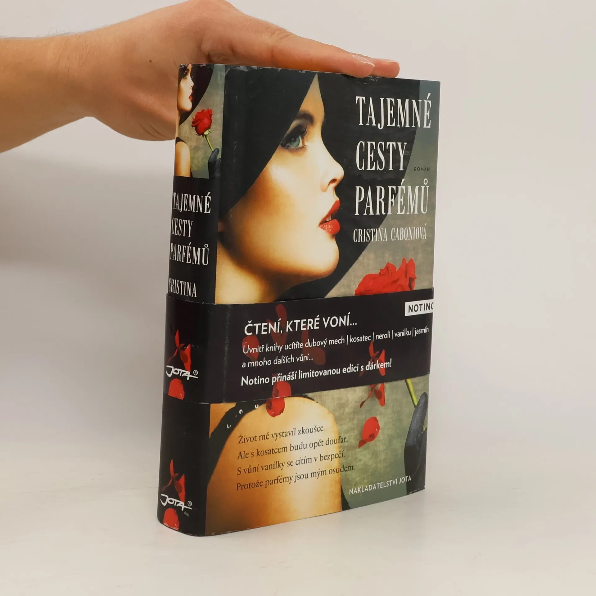 Tajemné cesty parfémů | Kniha | Cristina Caboni | CS