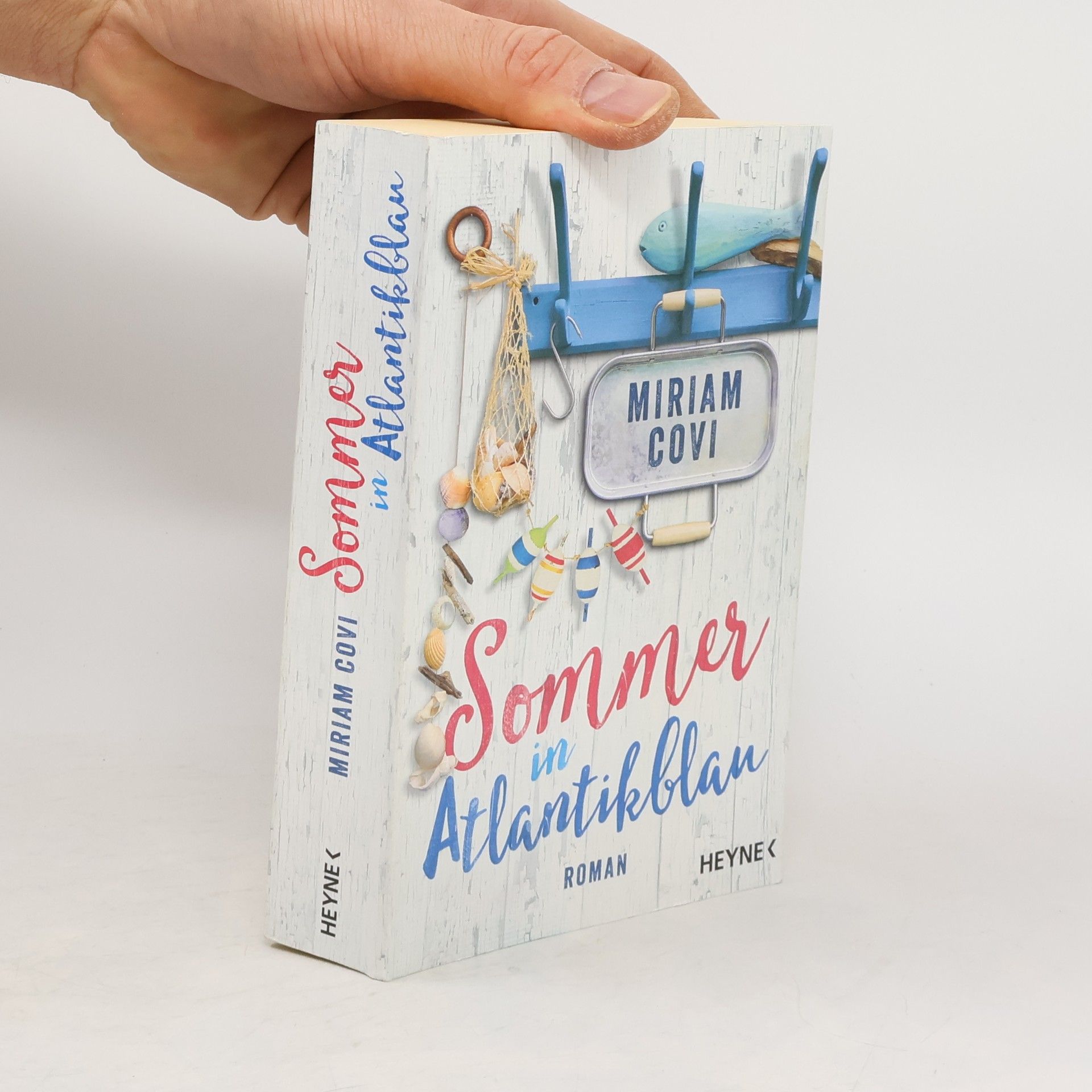 Miriam Covi Sommer in Atlantikblau