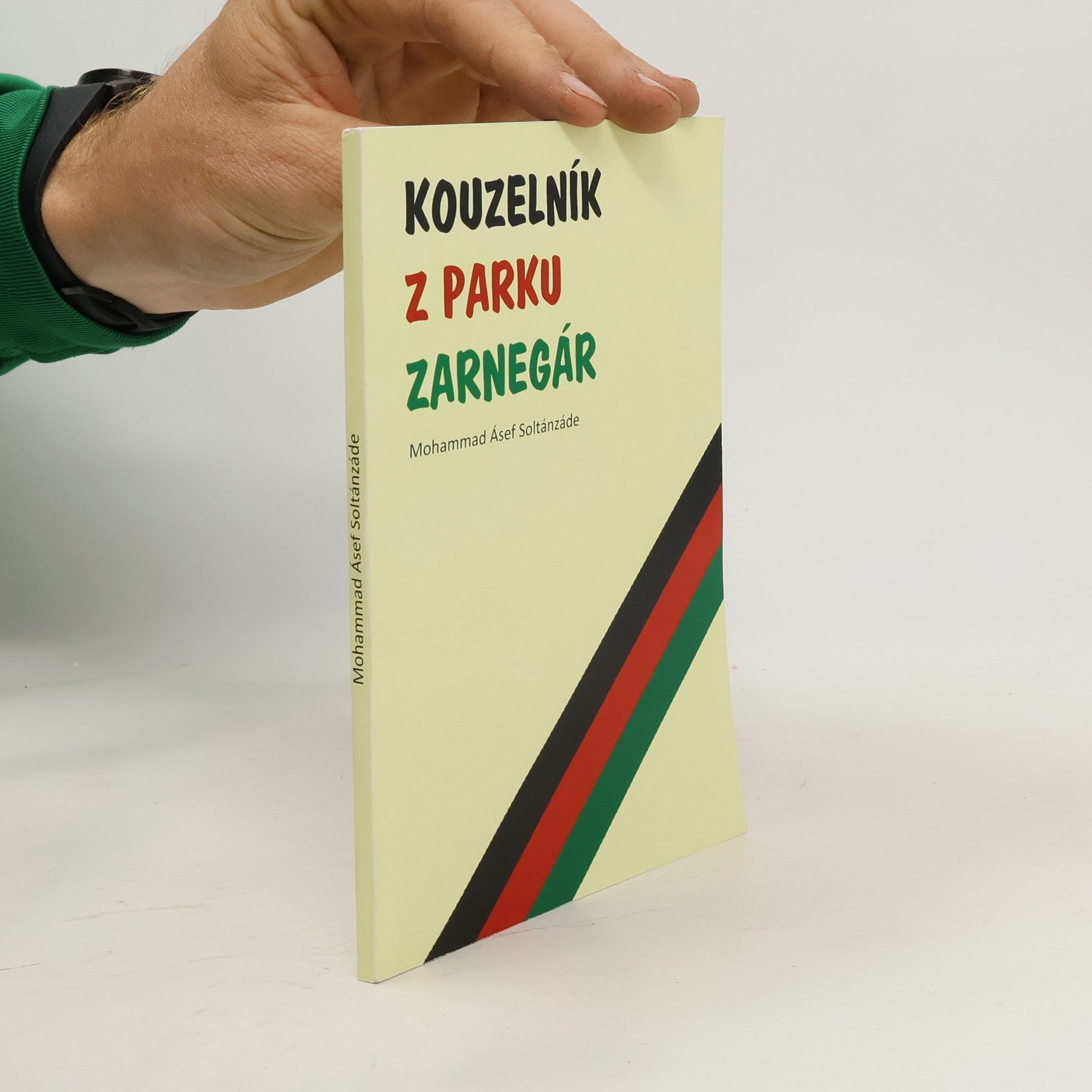 Mohammad Ásef Soltánzáde Kouzelník z parku Zarnegár