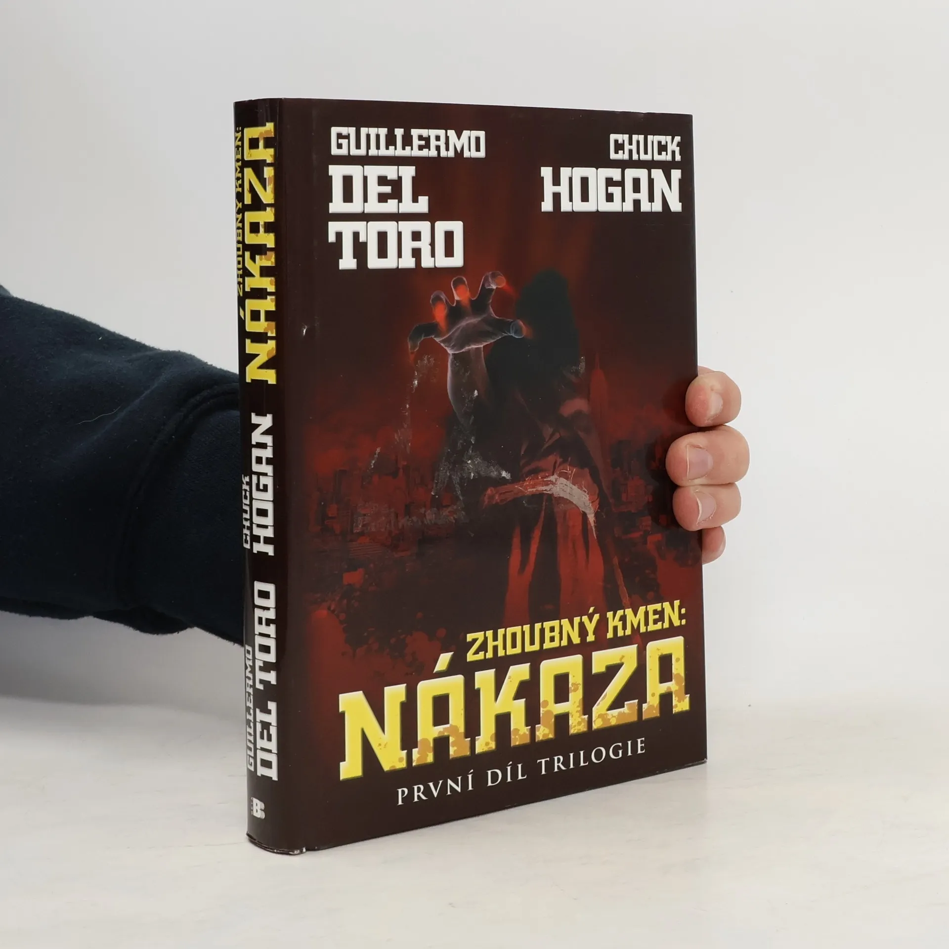 Zhoubný kmen. Nákaza. První díl trilogie | Book | Hardcover | Guillermo del Toro | CS